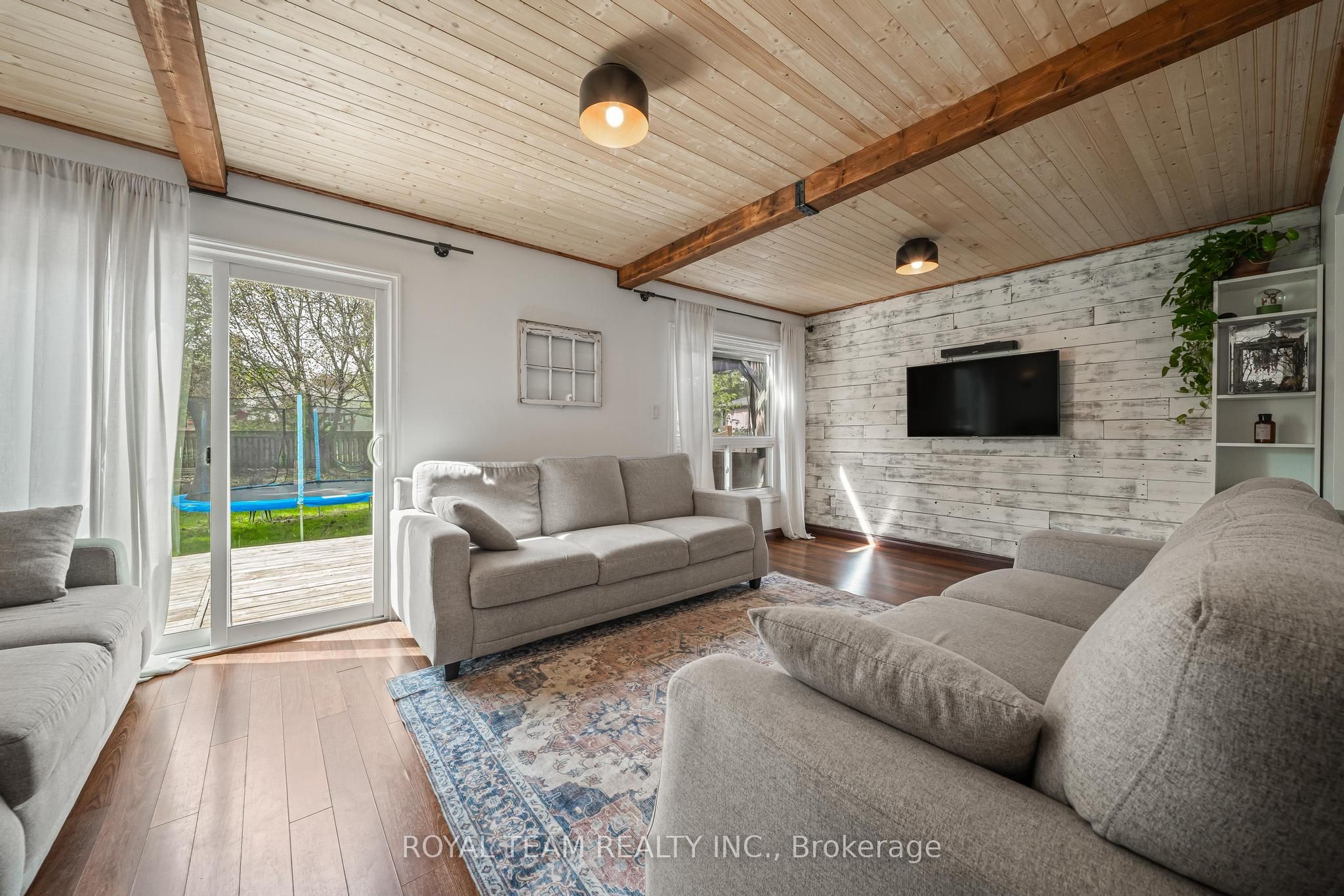 2500 Lloyd Street Property Photo 7