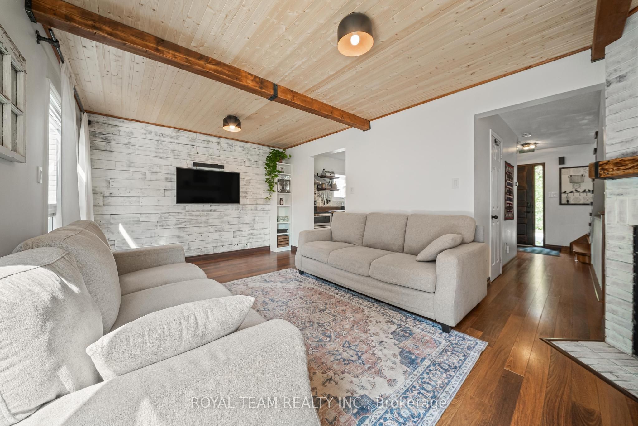 2500 Lloyd Street Property Photo 8