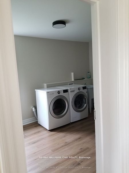7141 6th Line Property Photo 4