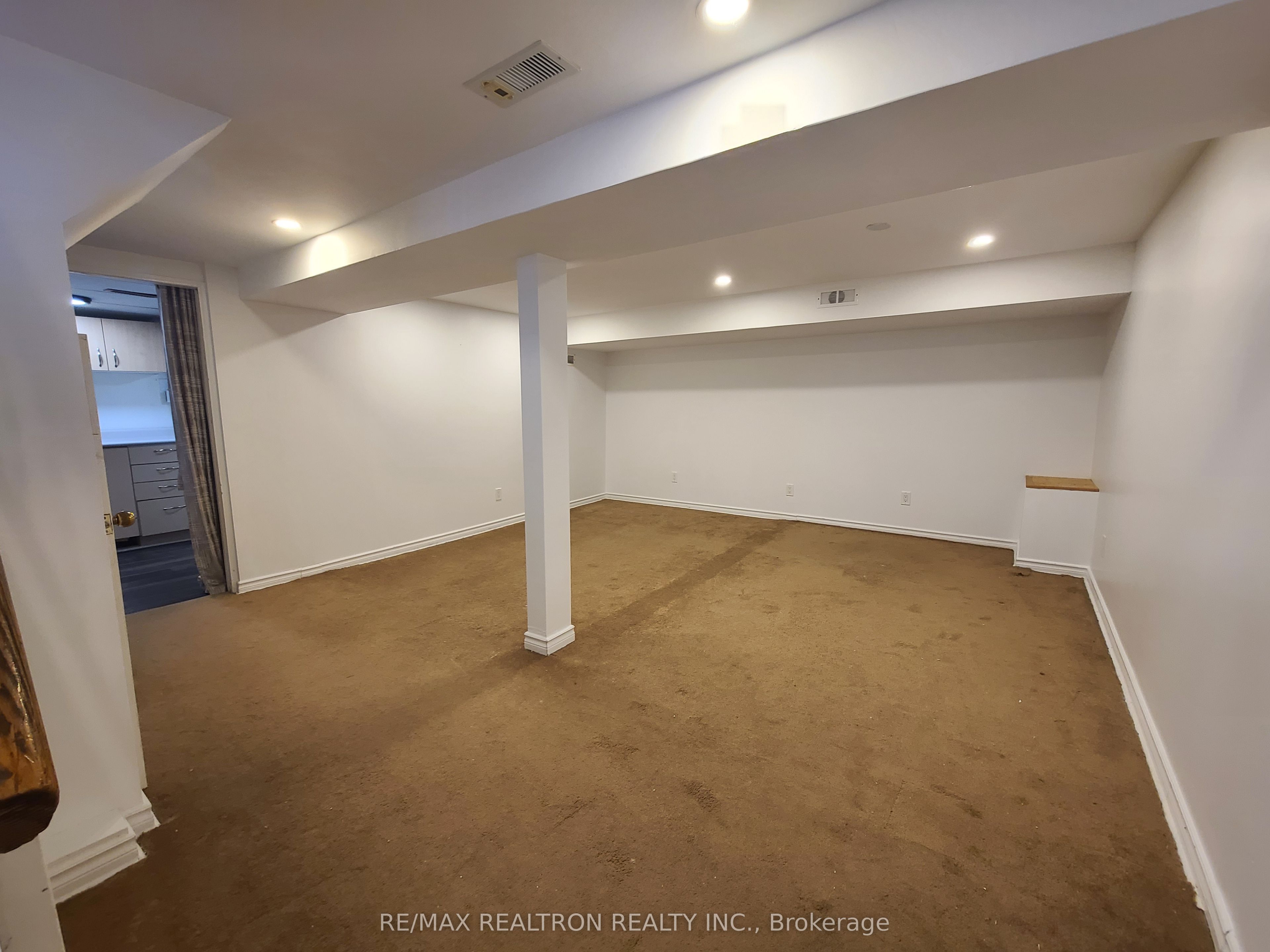 23 Glass Drive Lower Unit Property Photo 3