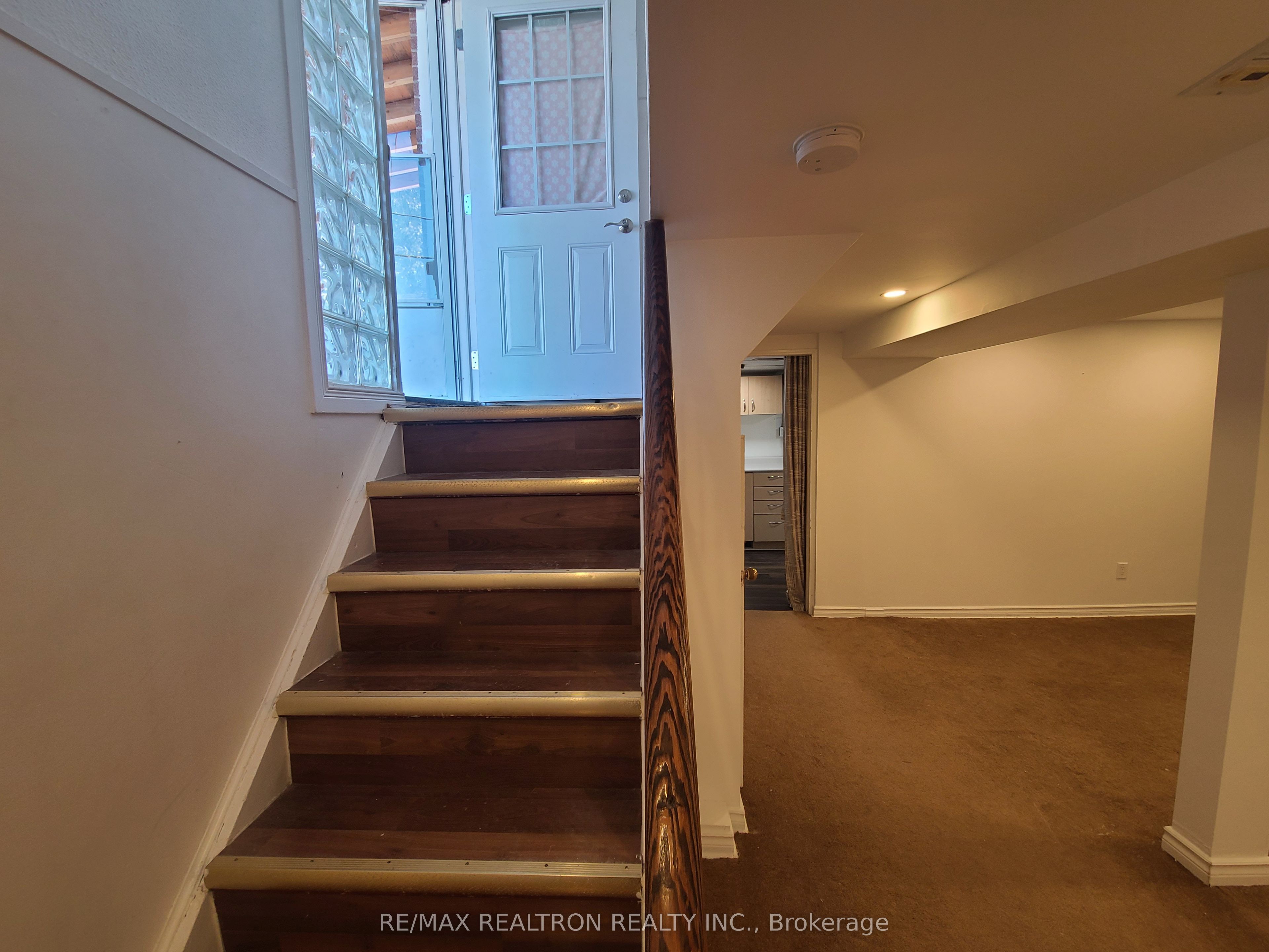 23 Glass Drive Lower Unit Property Photo 4