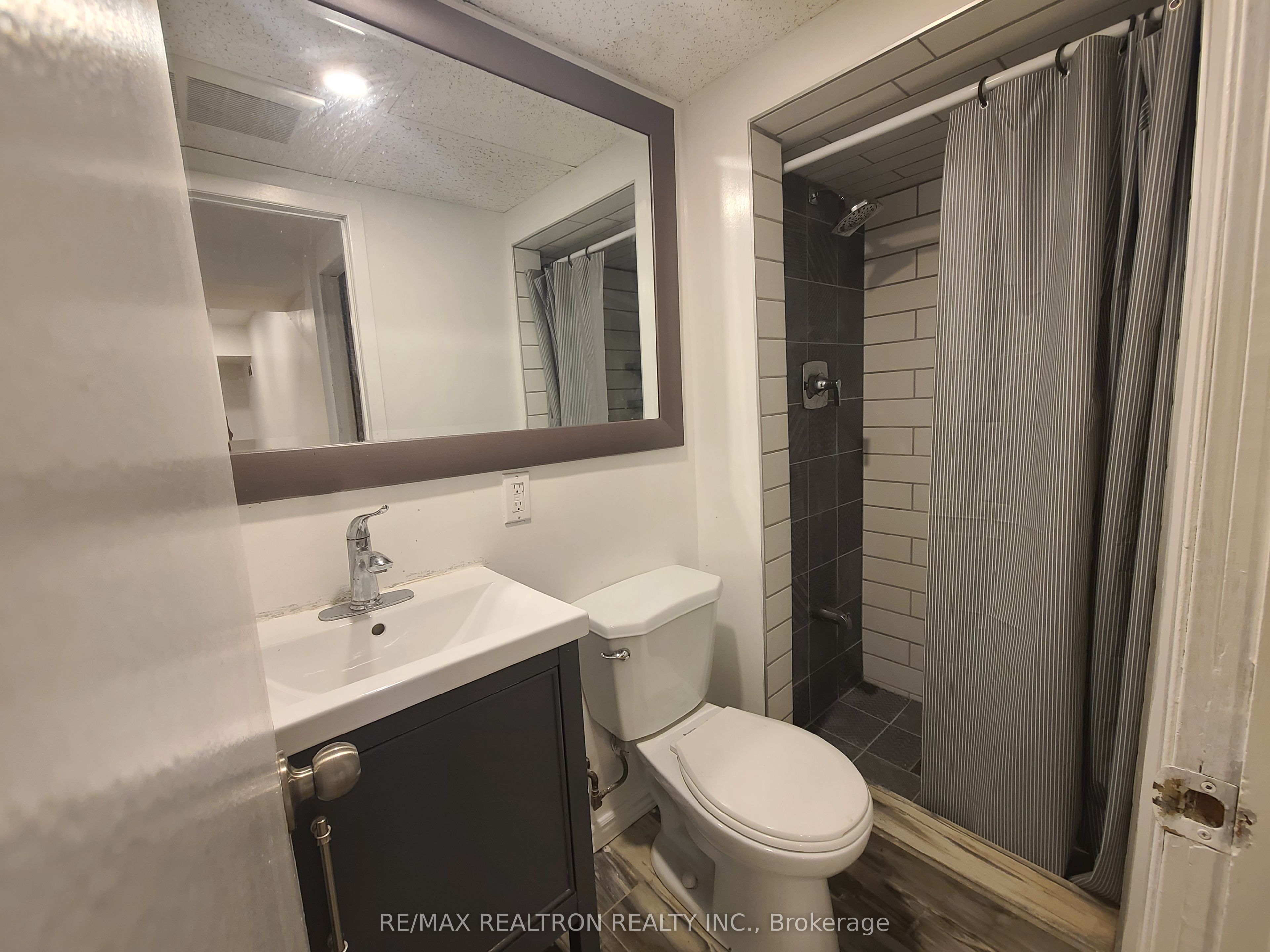 23 Glass Drive Lower Unit Property Photo 5