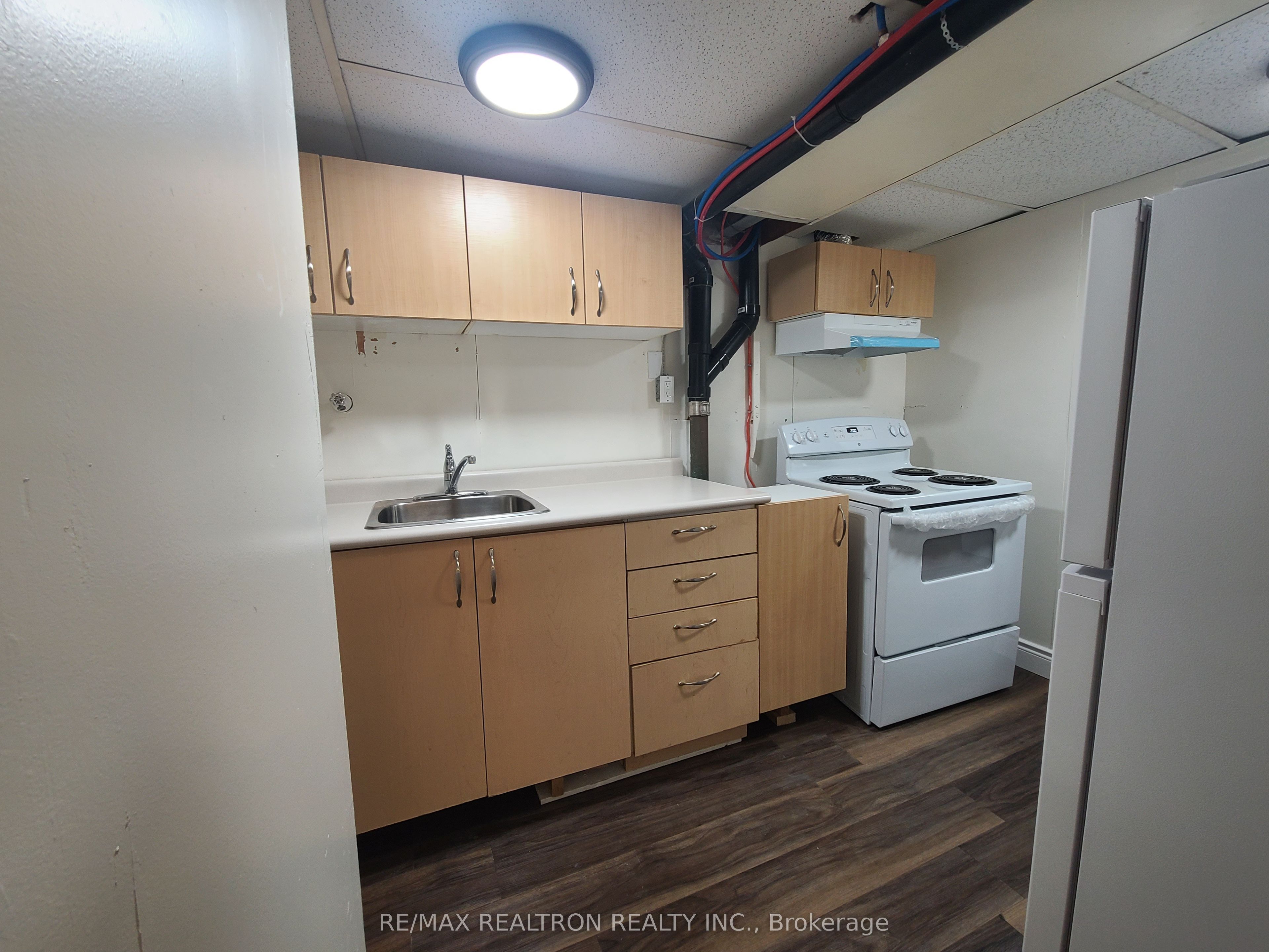 23 Glass Drive Lower Unit Property Photo 6
