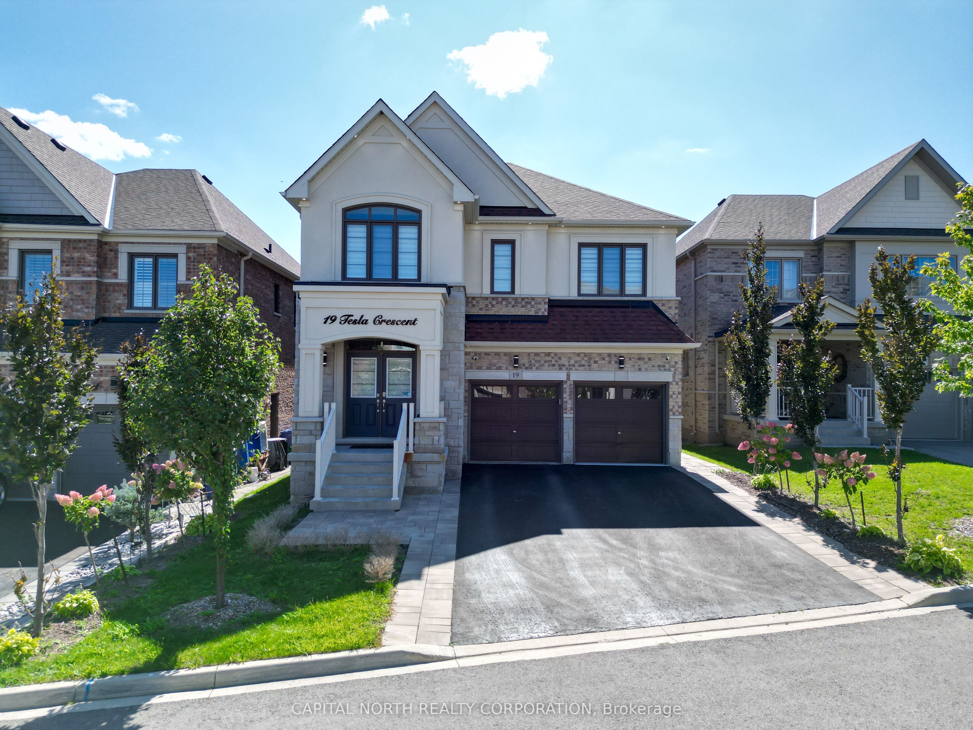 19 Tesla Crescent Property Photo 2