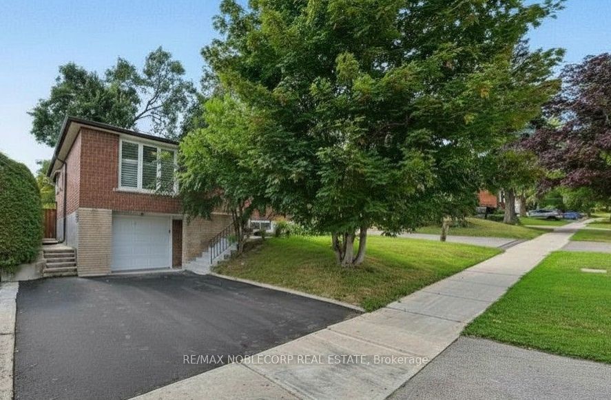 166 Collings Avenue Property Photo 3