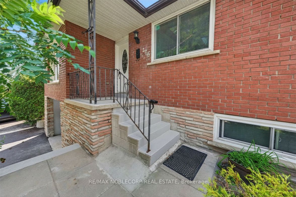 166 Collings Avenue Property Photo 5