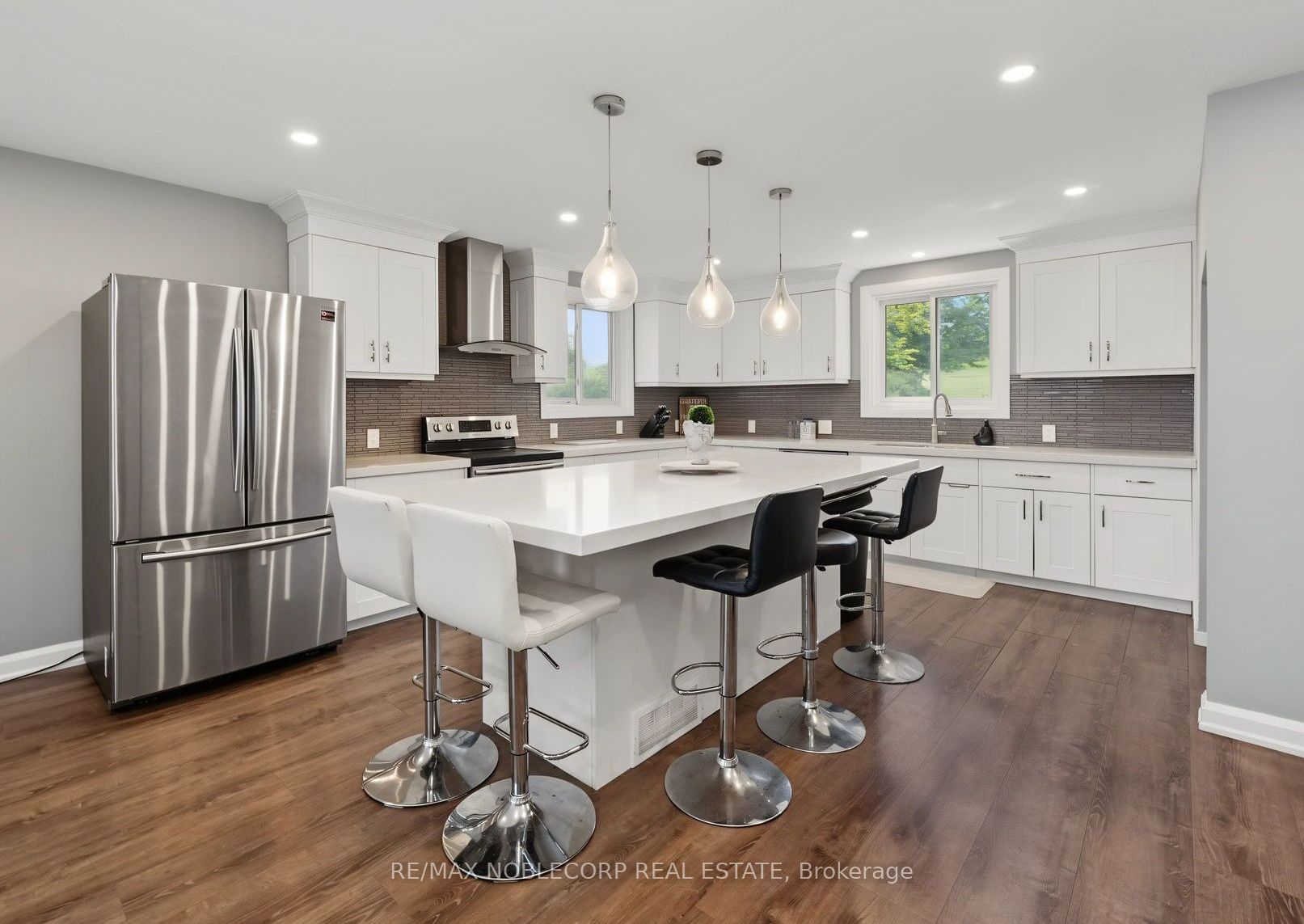 166 Collings Avenue Property Photo 8