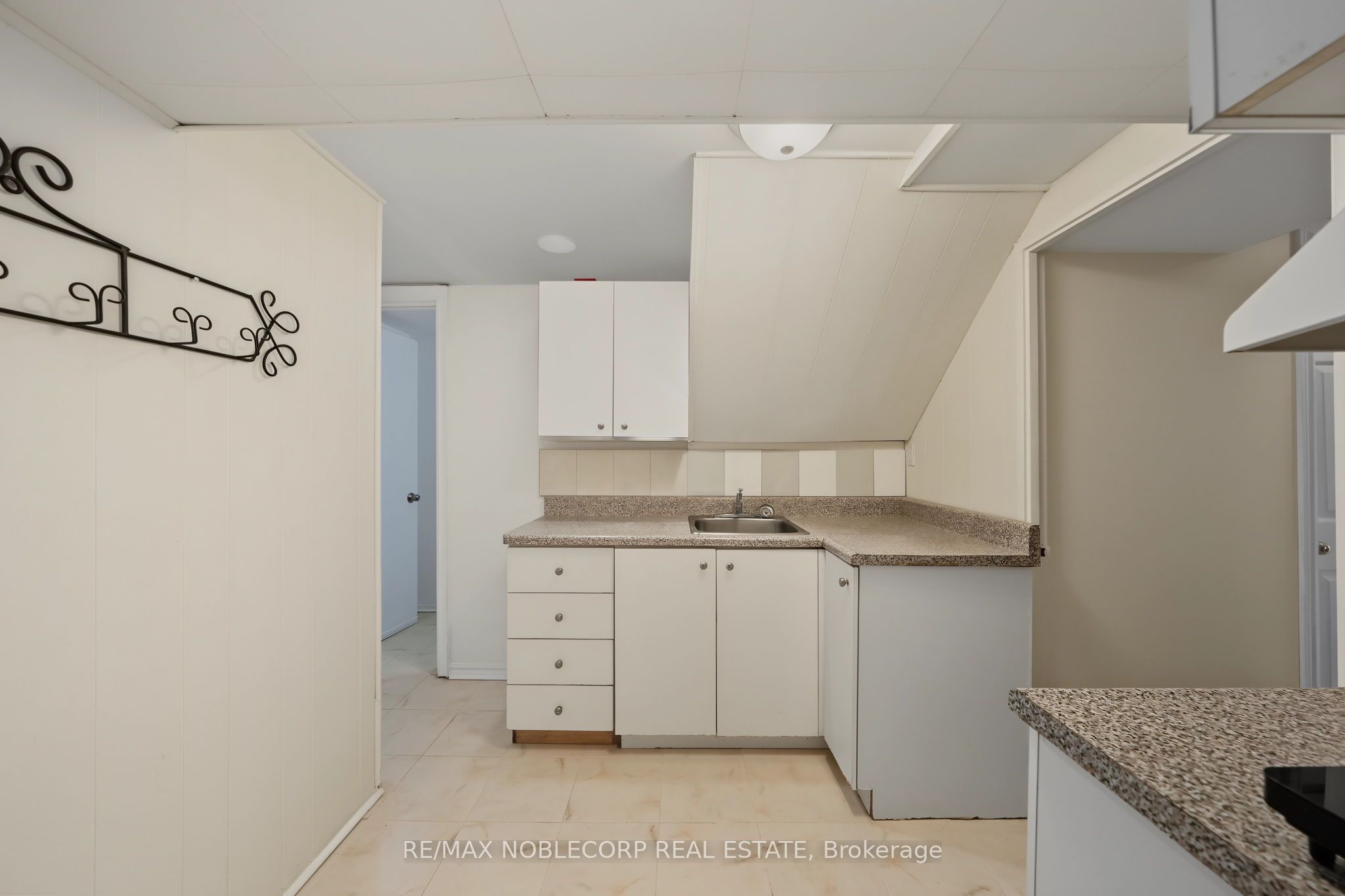166 Collings Avenue Property Photo 22