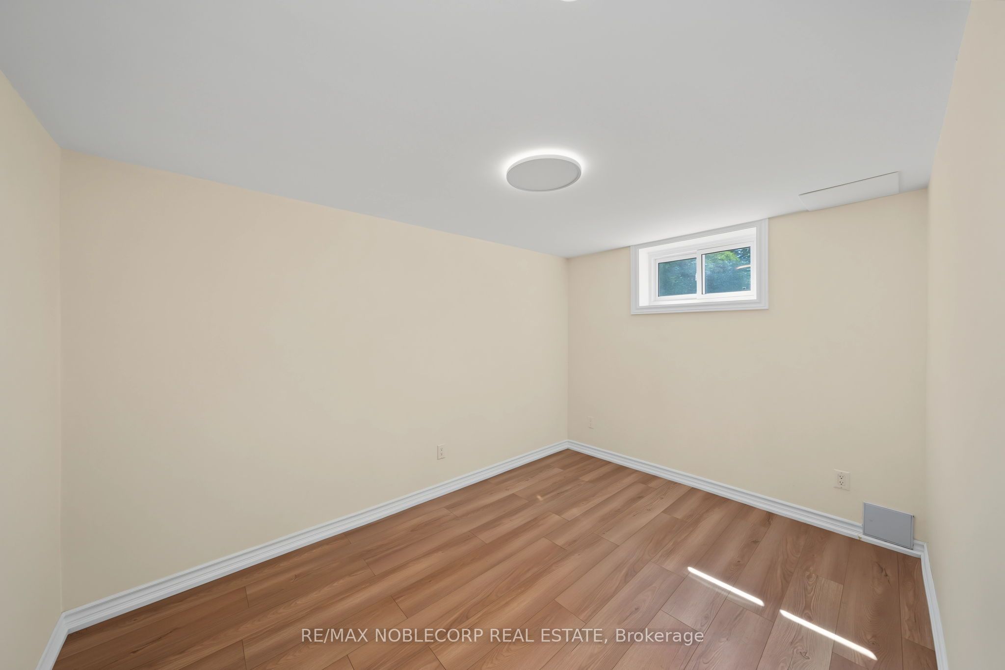 166 Collings Avenue Property Photo 28