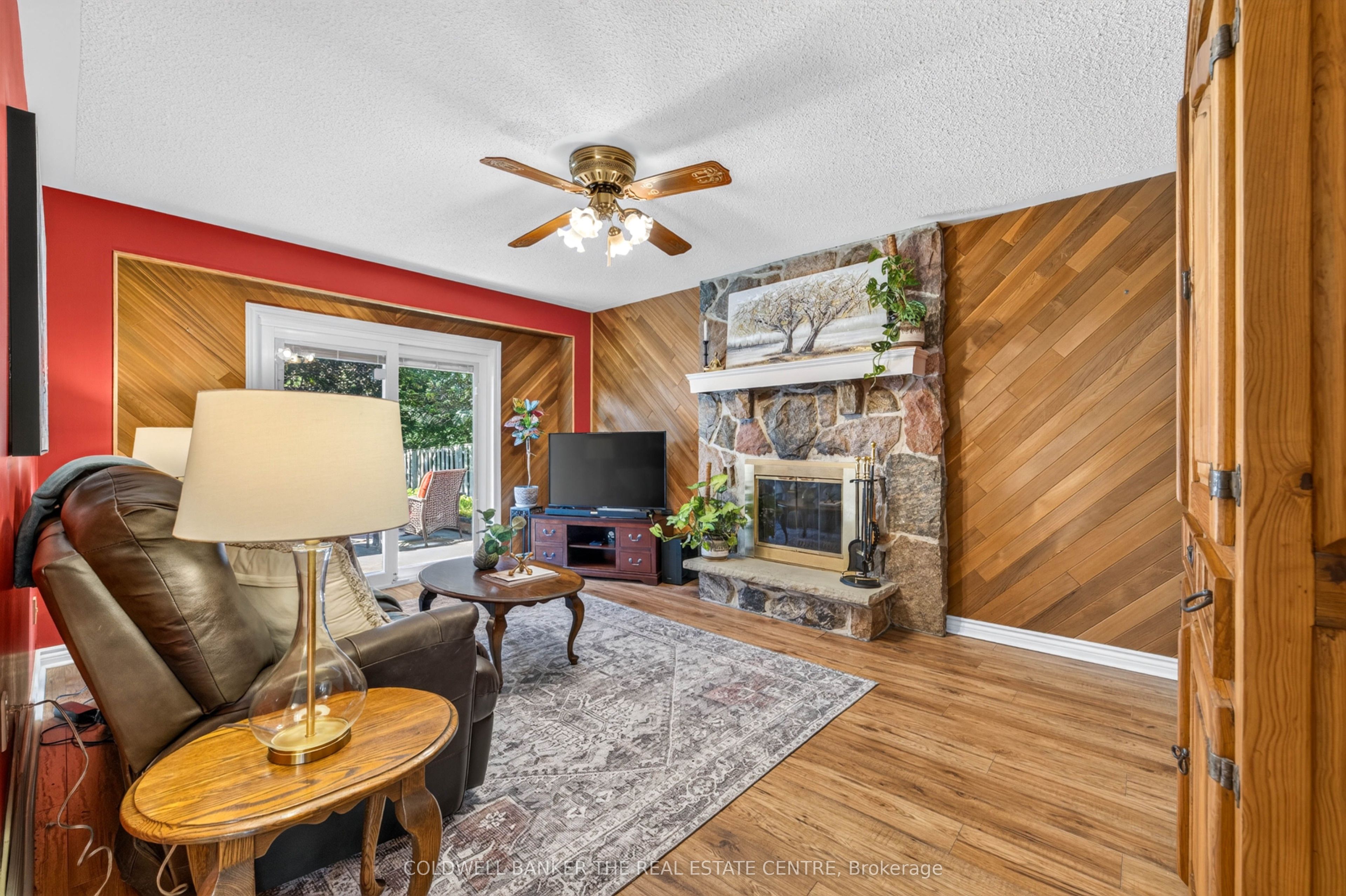 893 Arnold Crescent Property Photo 11