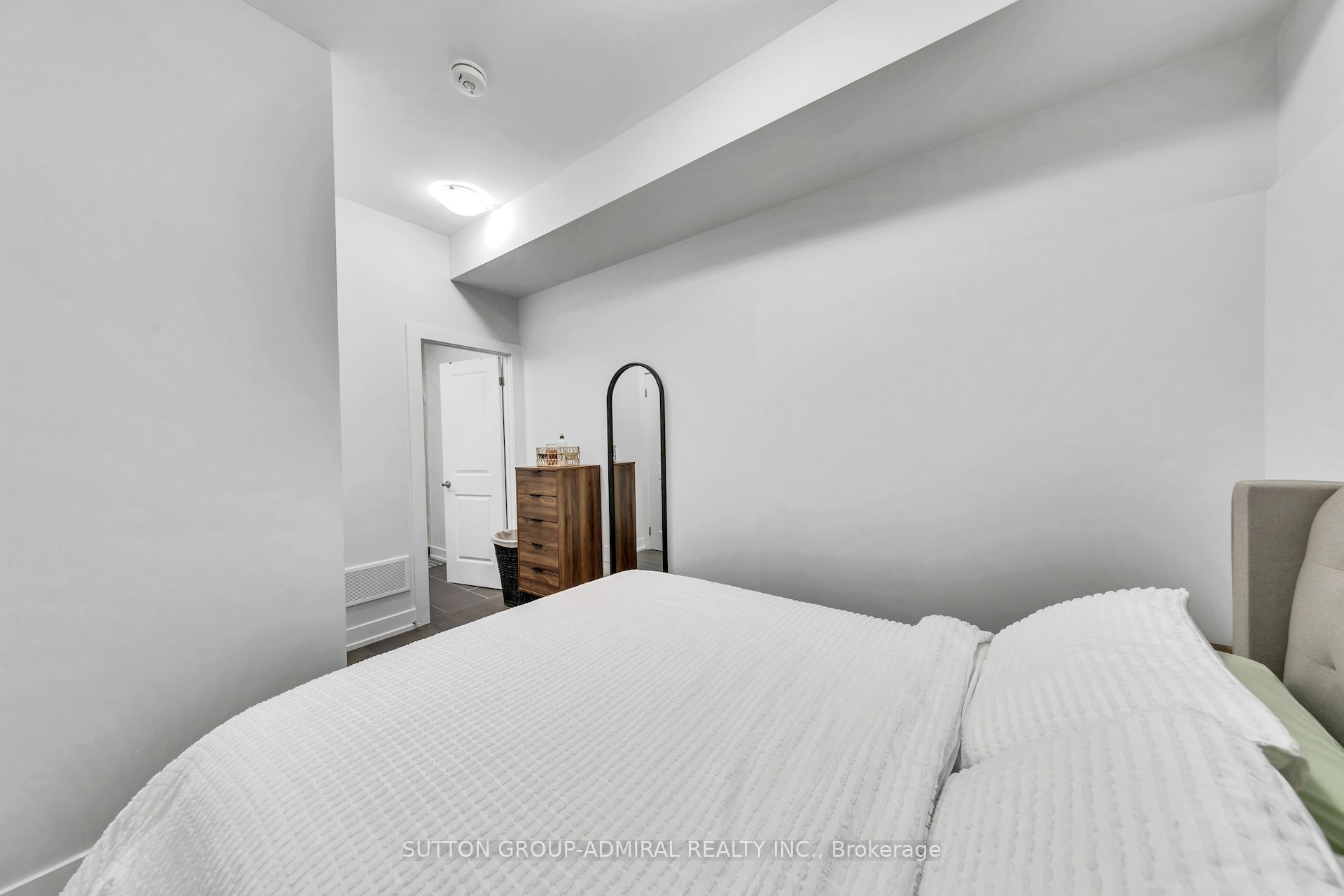 9560 Islington Avenue L-103 Property Photo 24