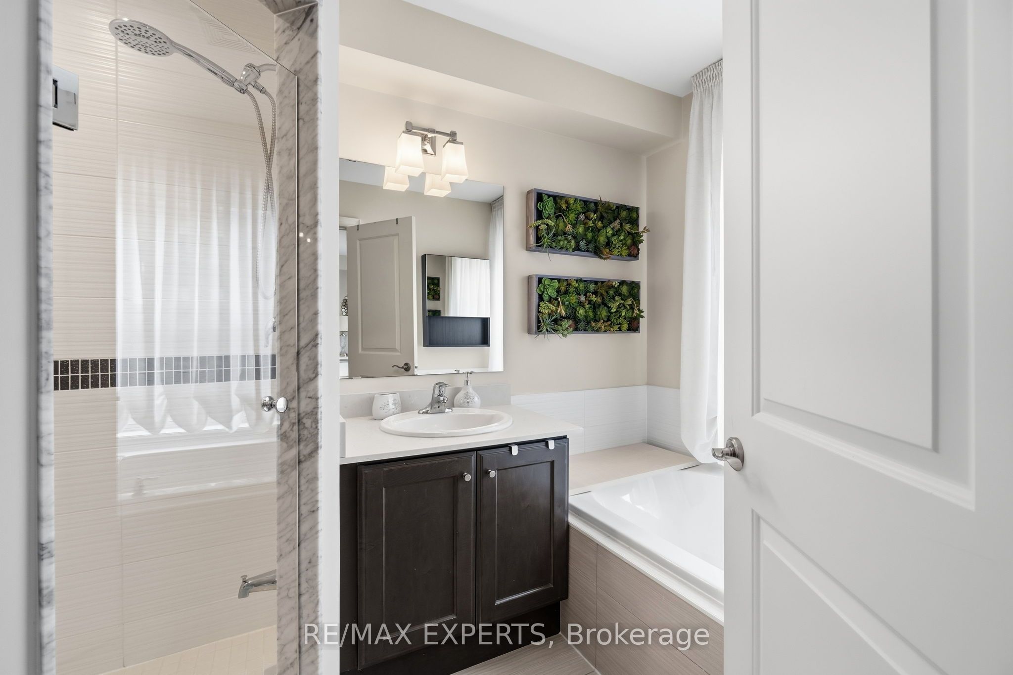 10060 Keele Street 7 Property Photo 18