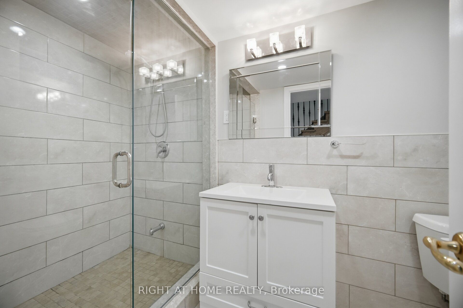 32 Colton Crescent S Property Photo 46