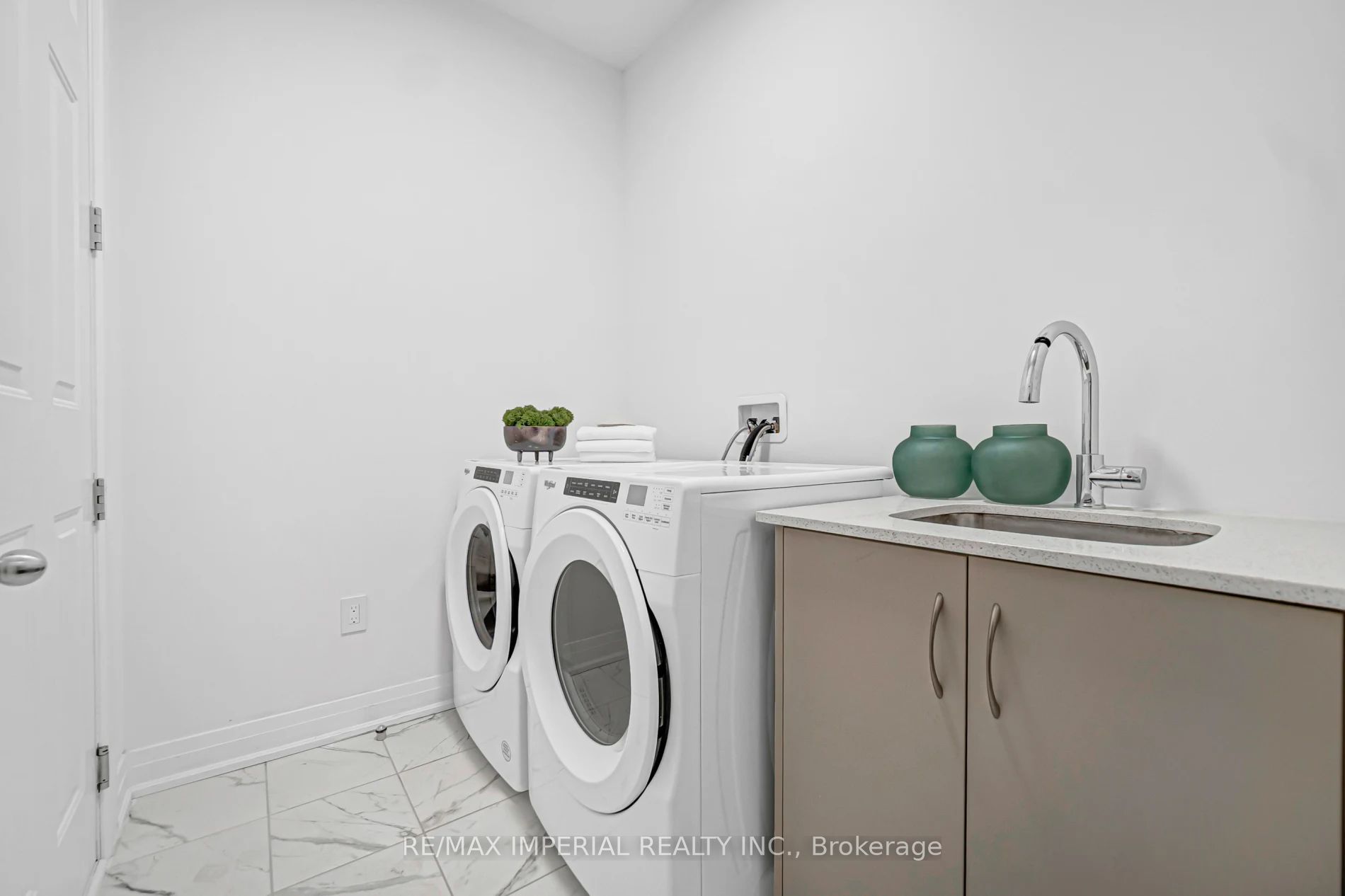 212 Vermont Avenue Property Photo 22