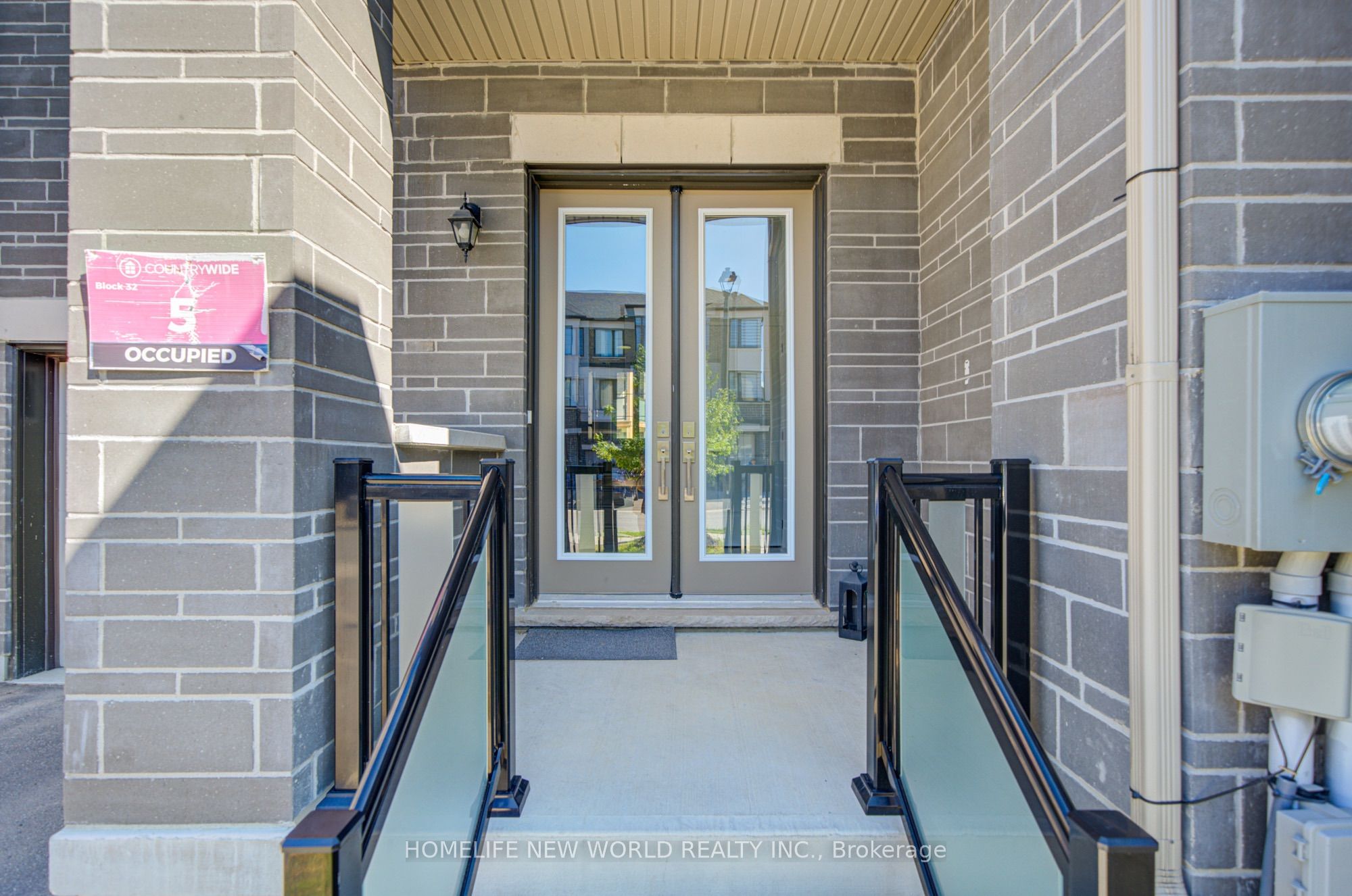 216 Vermont Avenue Property Photo 3