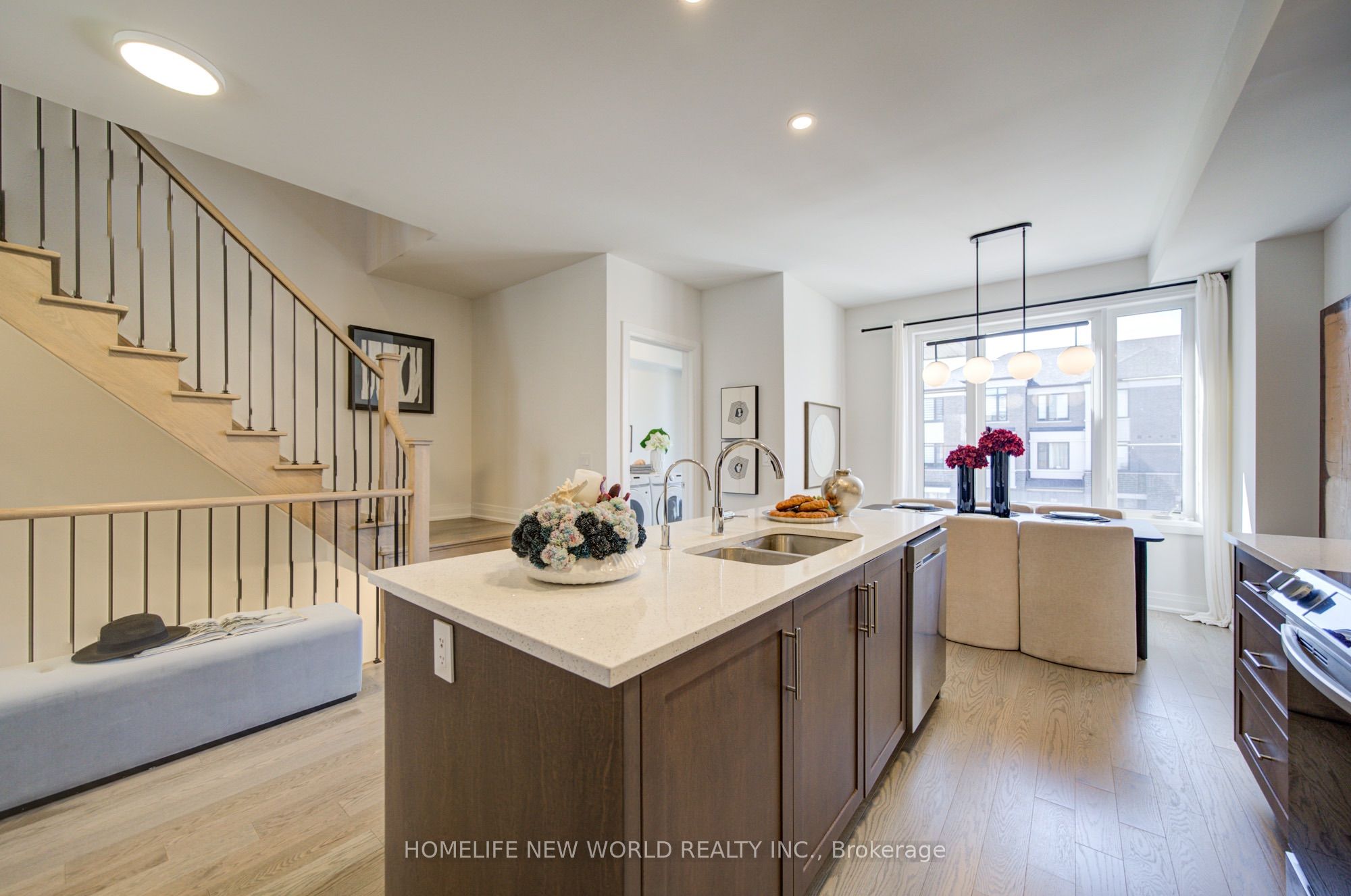 216 Vermont Avenue Property Photo 23