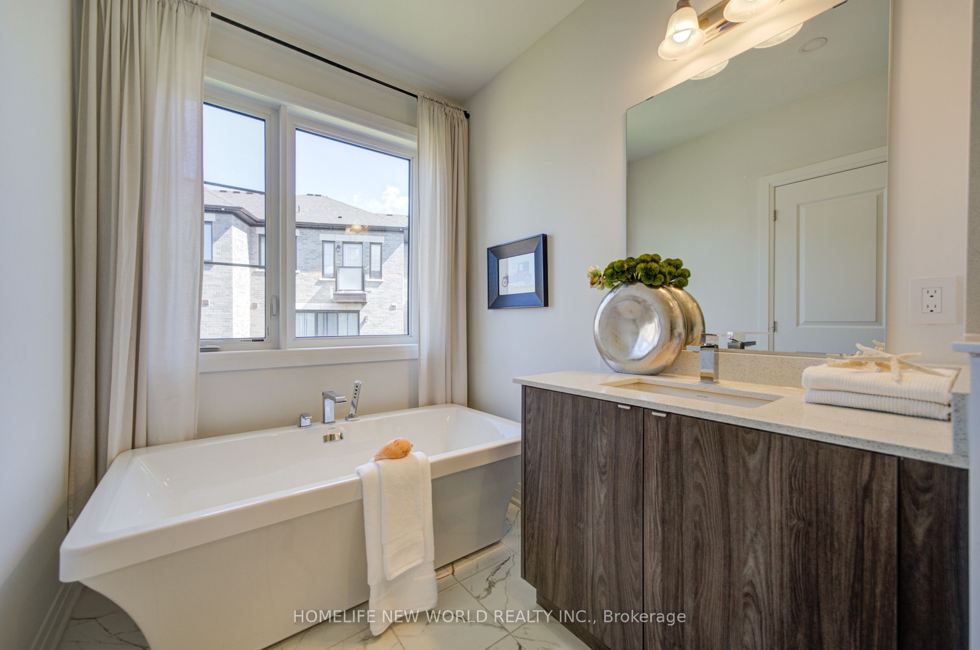 216 Vermont Avenue Property Photo 32
