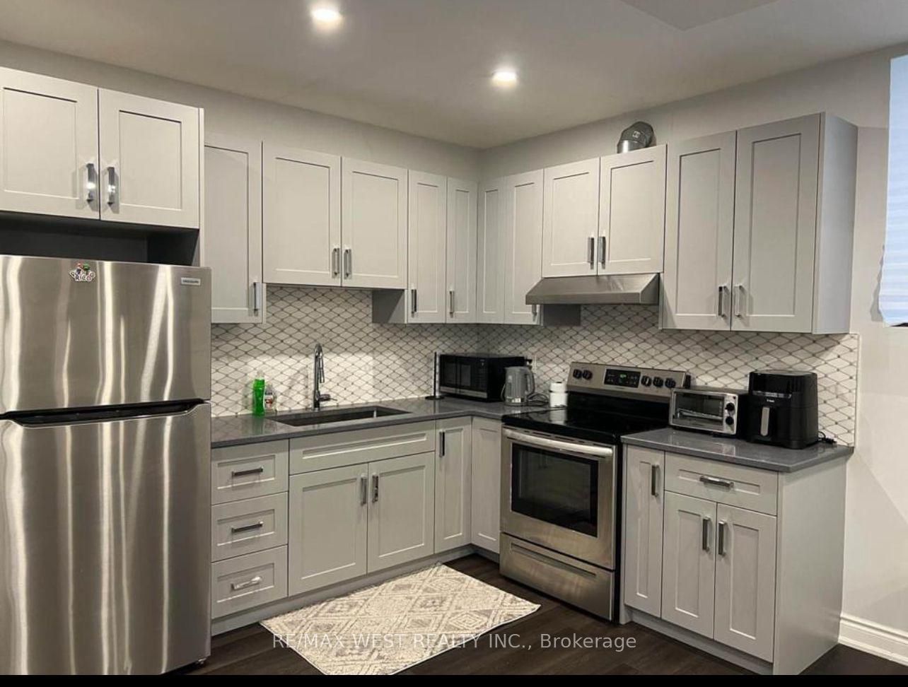 121 Appleyard Avenue Property Photo 2