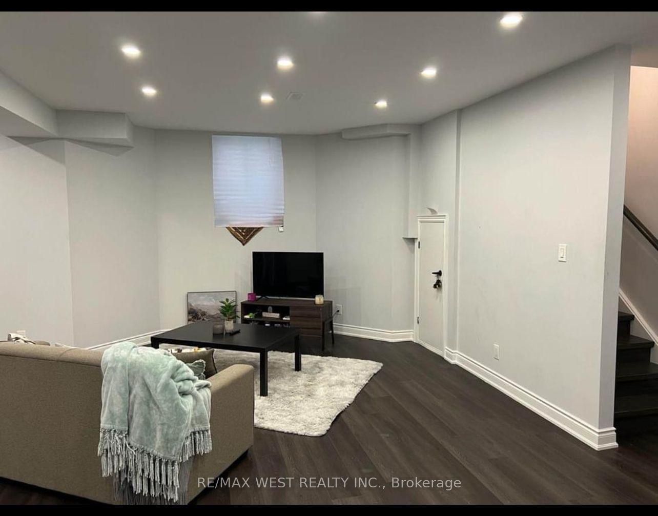 121 Appleyard Avenue Property Photo 4