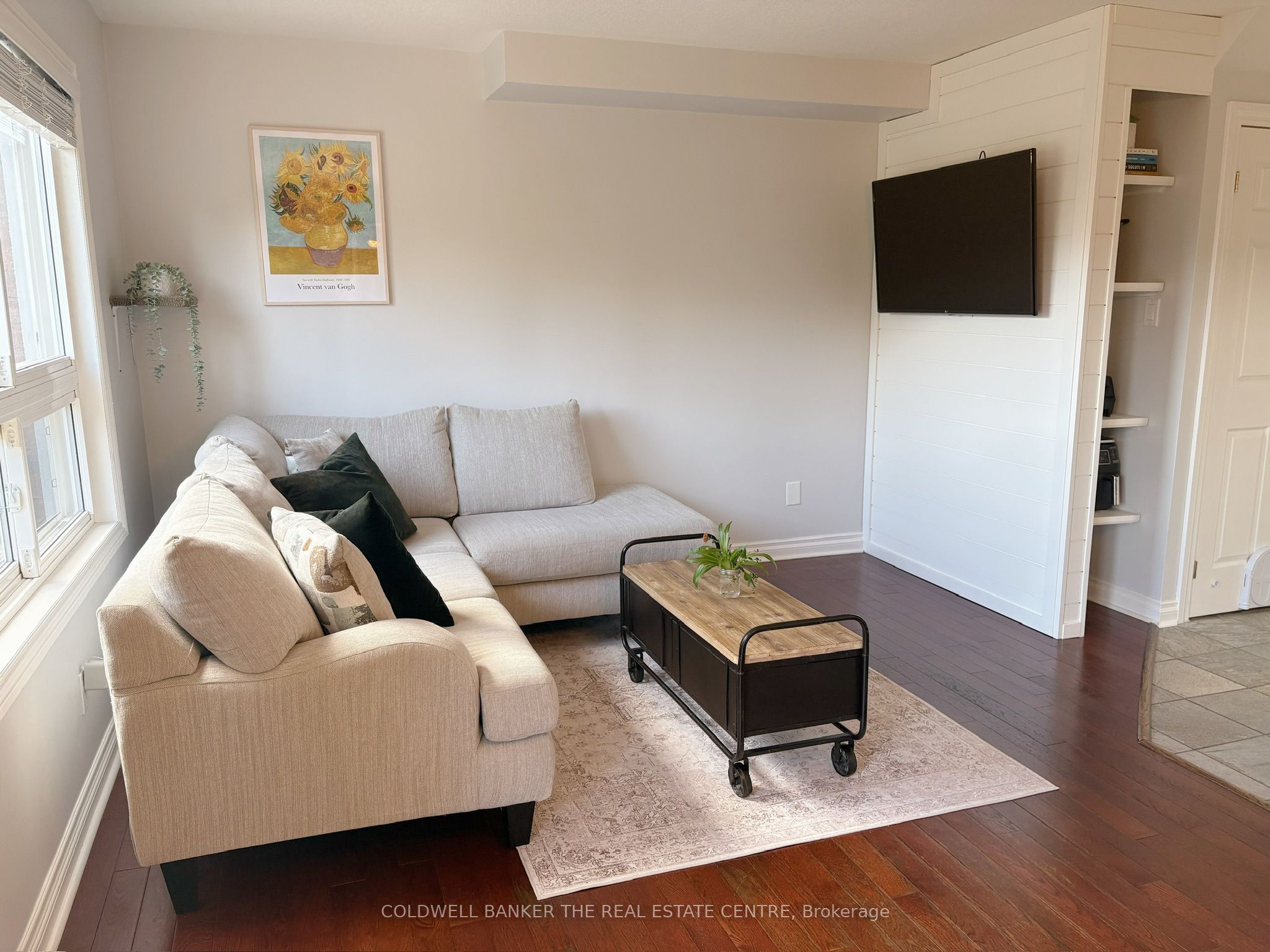 1140 Inniswood Street Property Photo 8