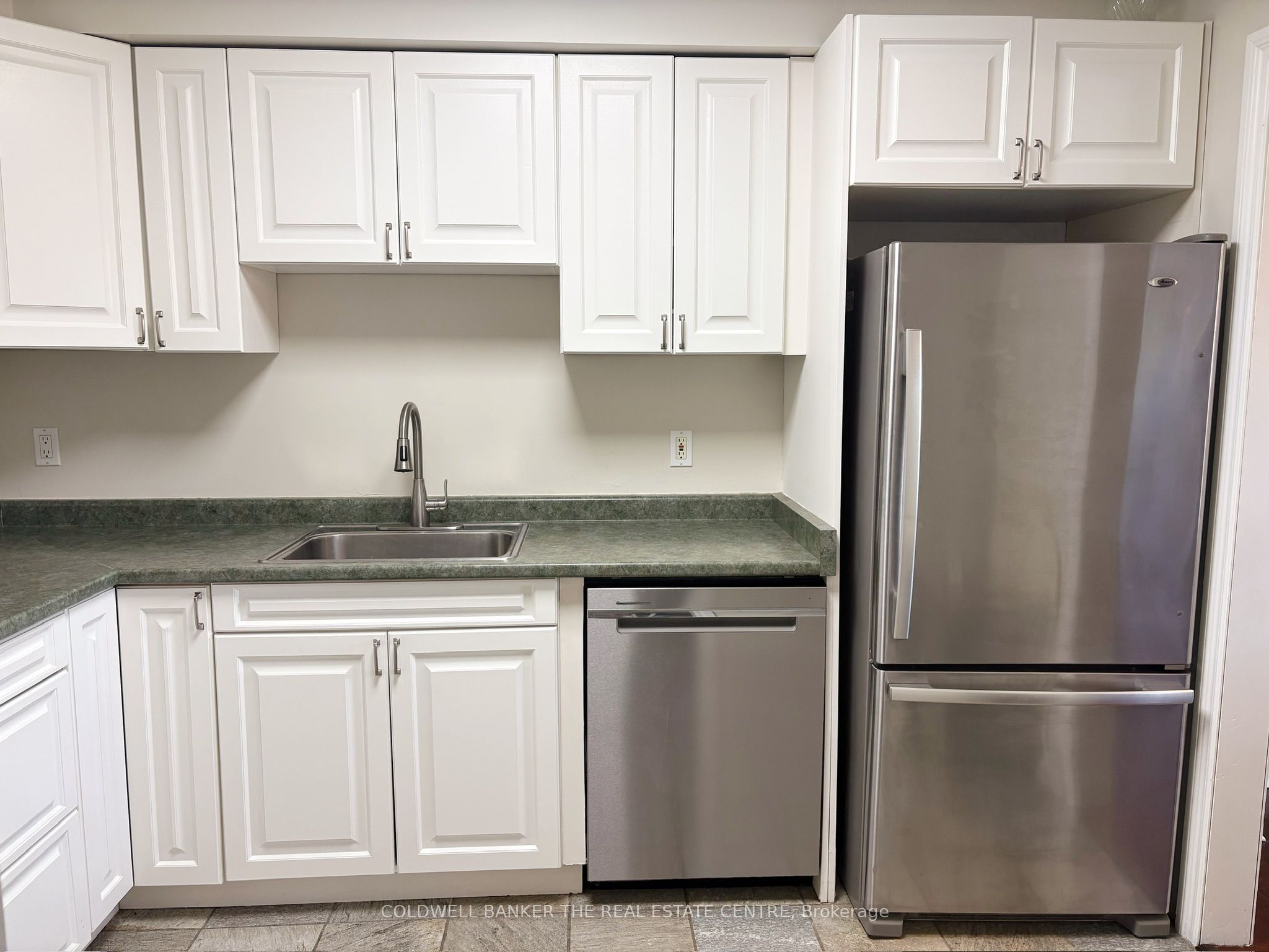1140 Inniswood Street Property Photo 14