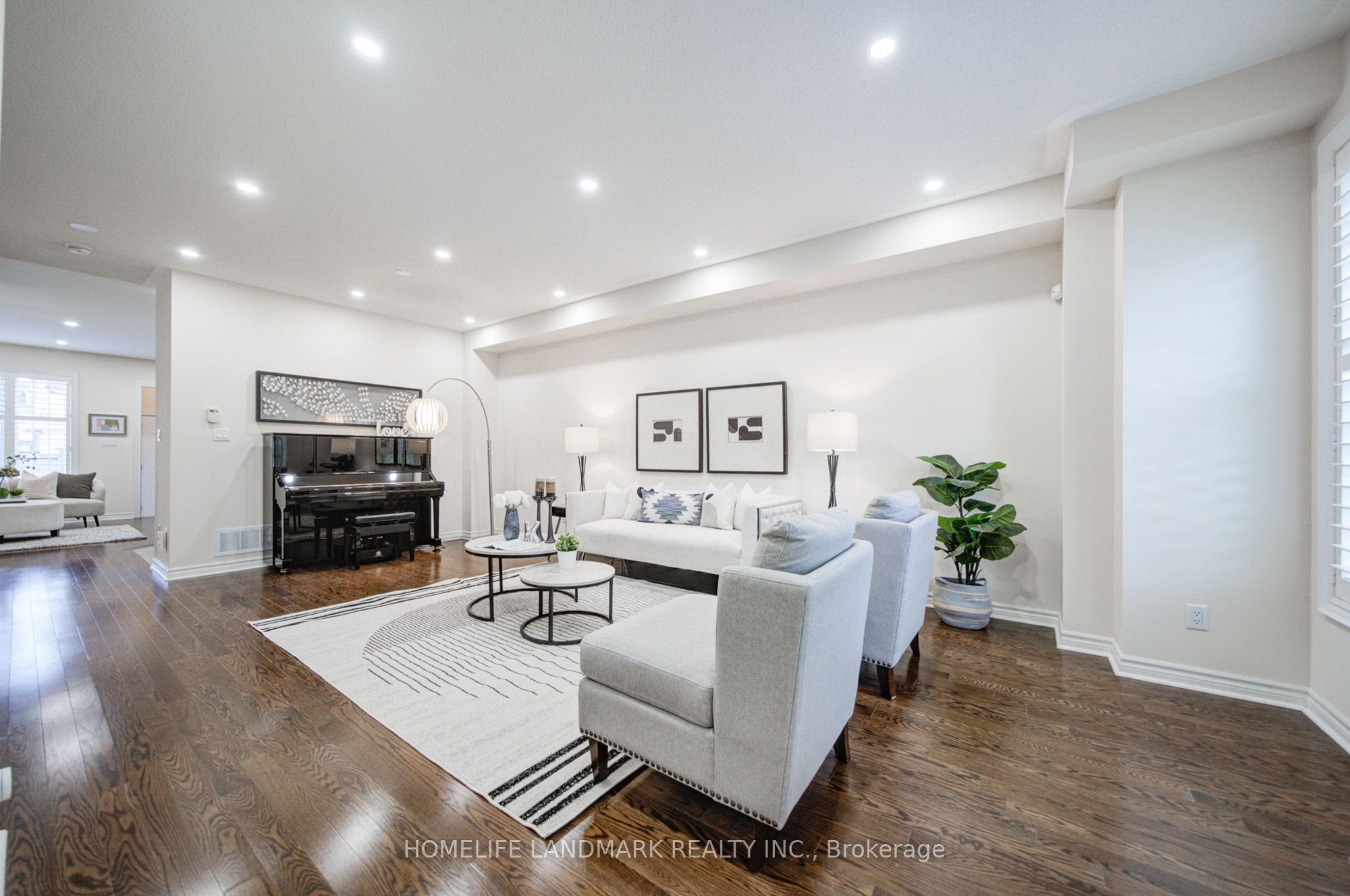 10483 Woodbine Avenue Property Photo 7