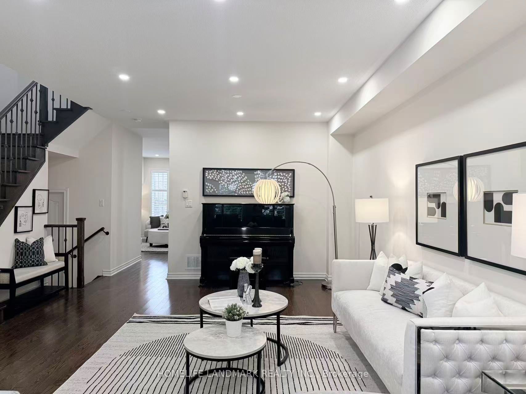 10483 Woodbine Avenue Property Photo 8