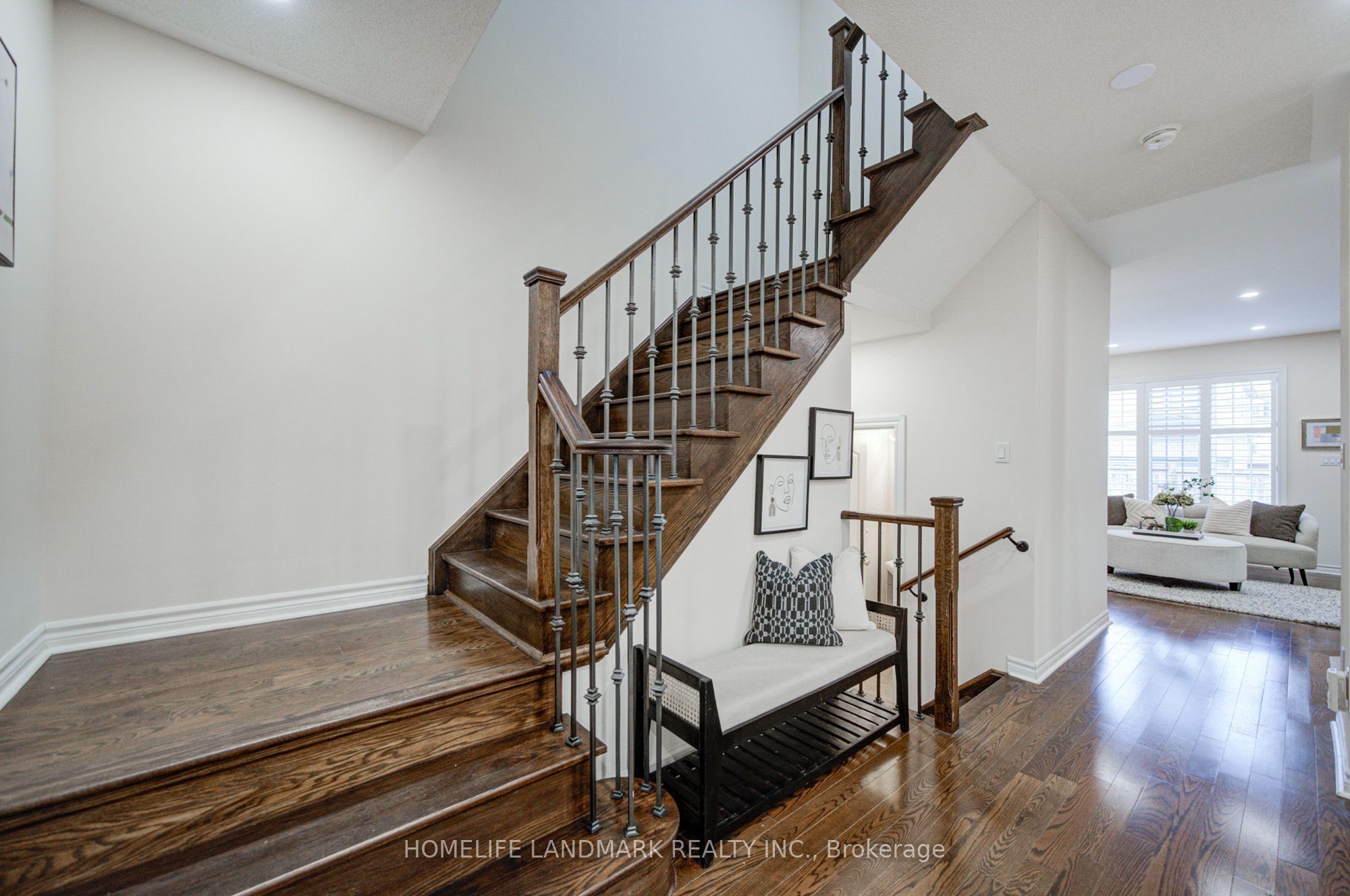 10483 Woodbine Avenue Property Photo 11