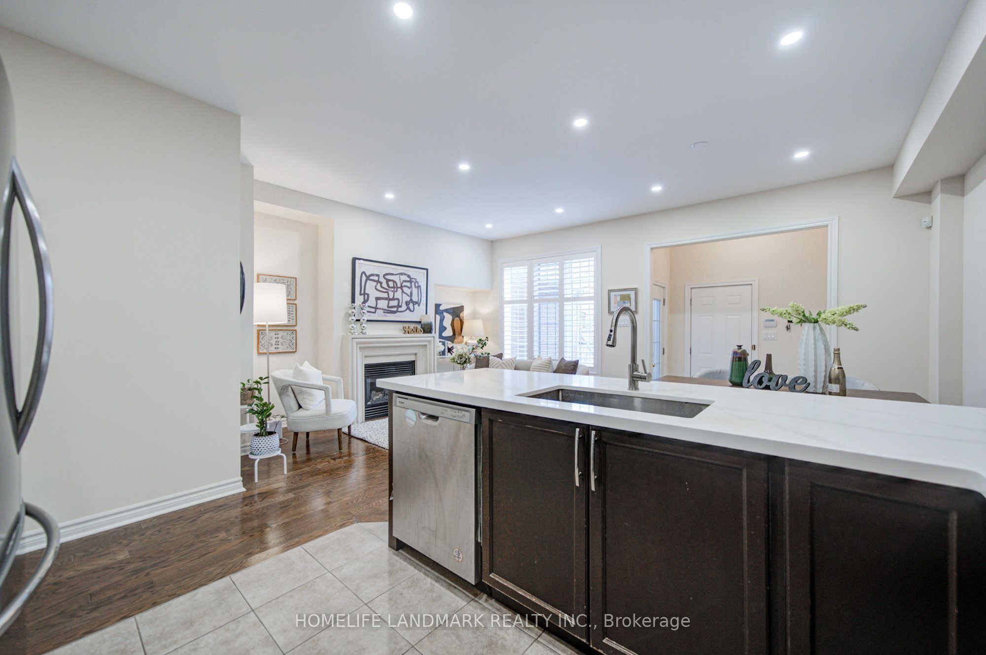 10483 Woodbine Avenue Property Photo 13