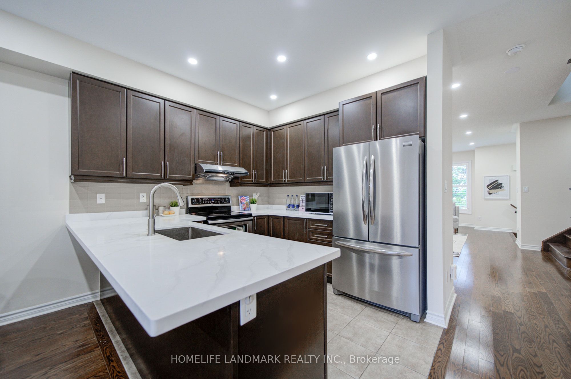 10483 Woodbine Avenue Property Photo 14