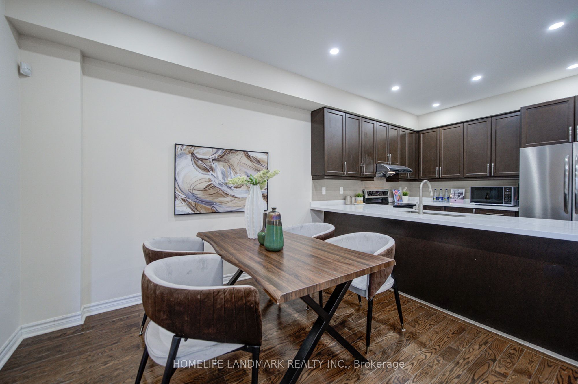 10483 Woodbine Avenue Property Photo 15