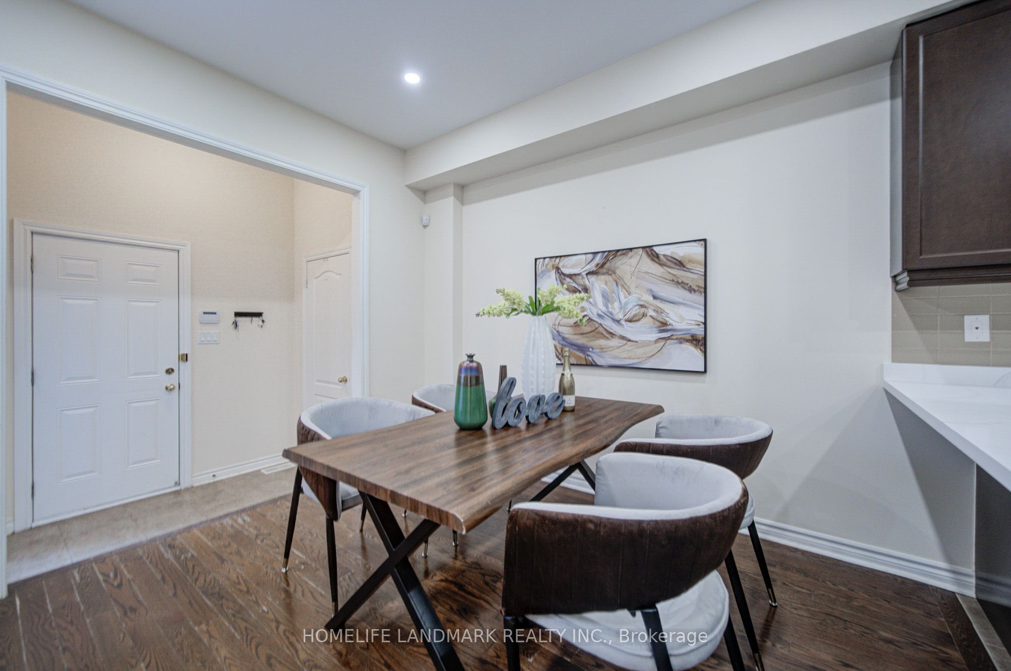 10483 Woodbine Avenue Property Photo 17
