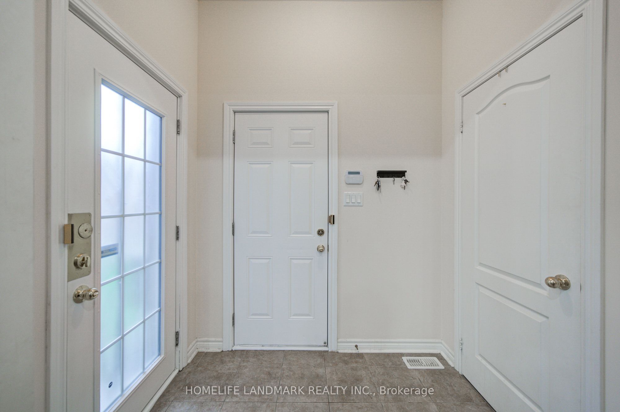 10483 Woodbine Avenue Property Photo 19