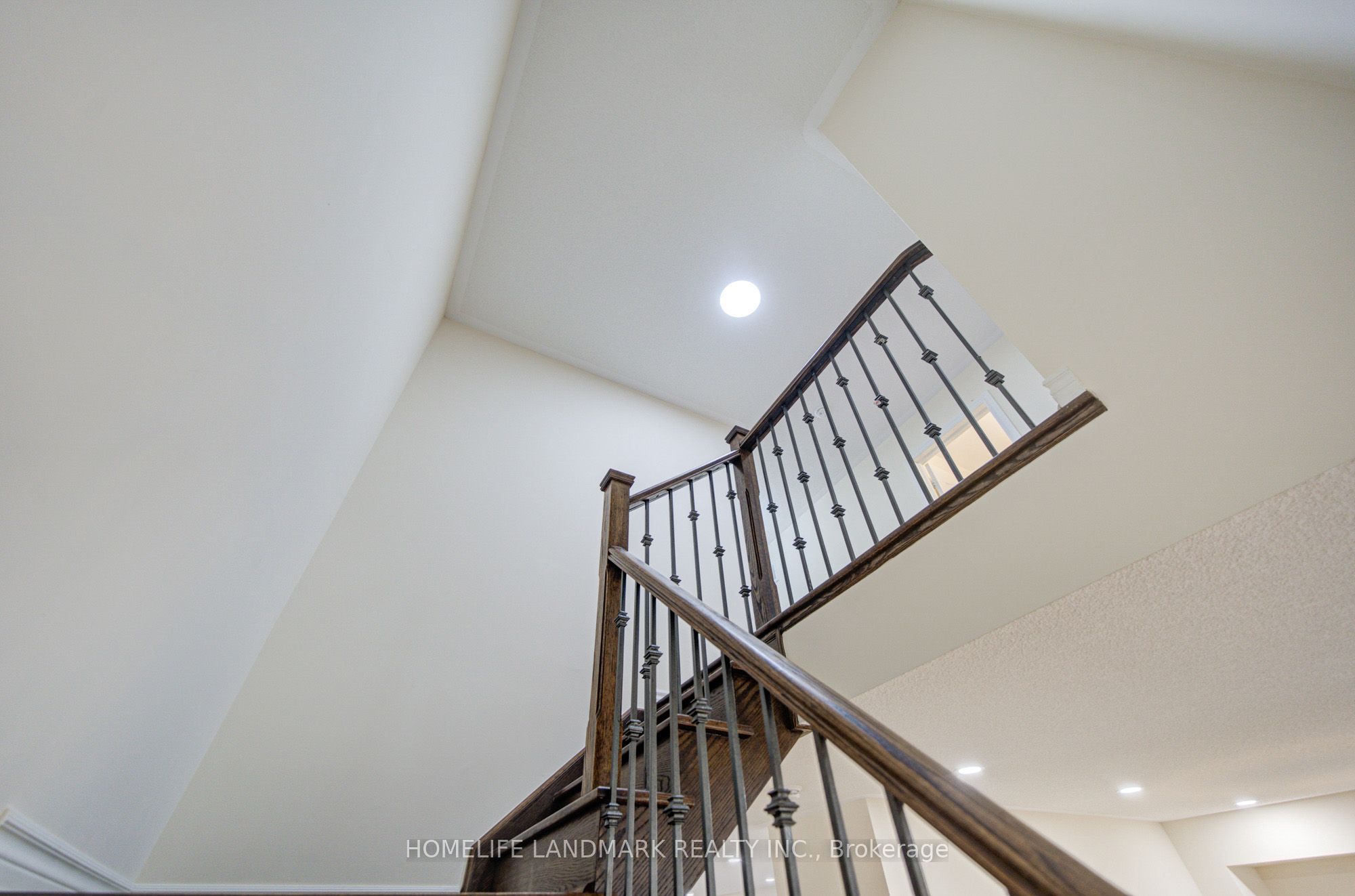 10483 Woodbine Avenue Property Photo 25