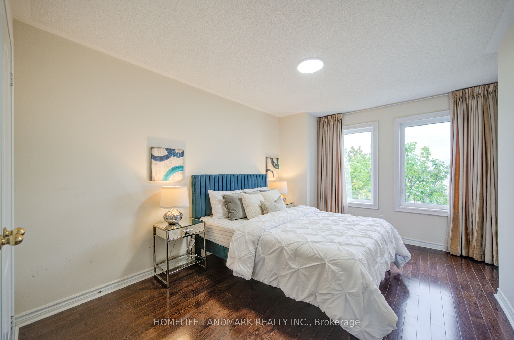 10483 Woodbine Avenue Property Photo 29