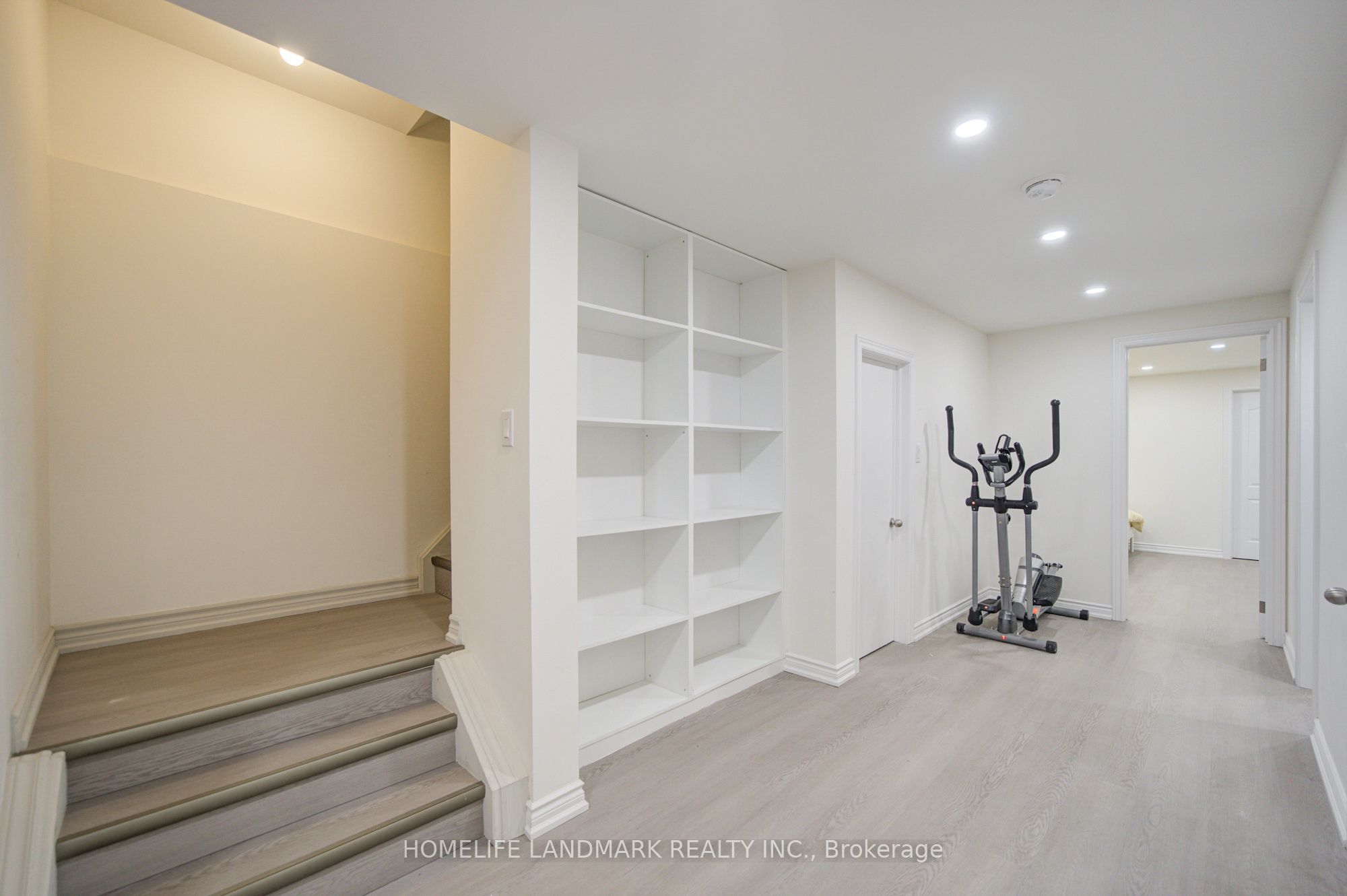 10483 Woodbine Avenue Property Photo 41