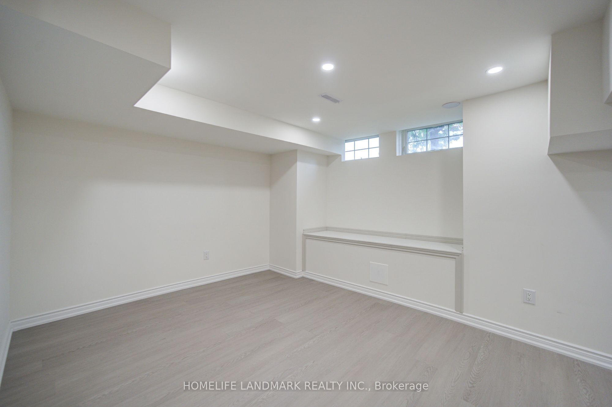 10483 Woodbine Avenue Property Photo 42