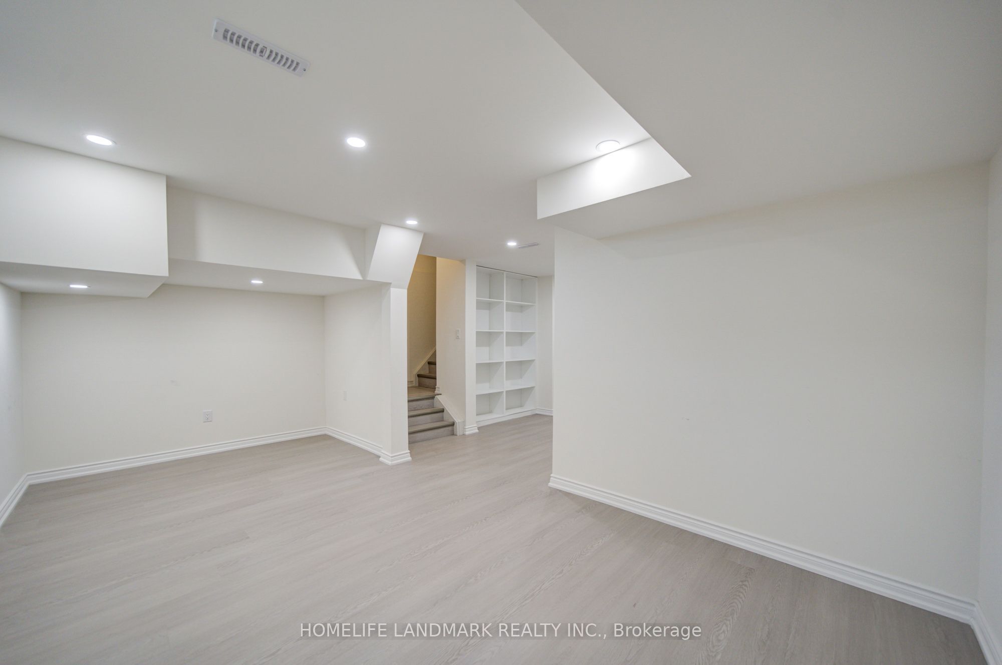 10483 Woodbine Avenue Property Photo 44