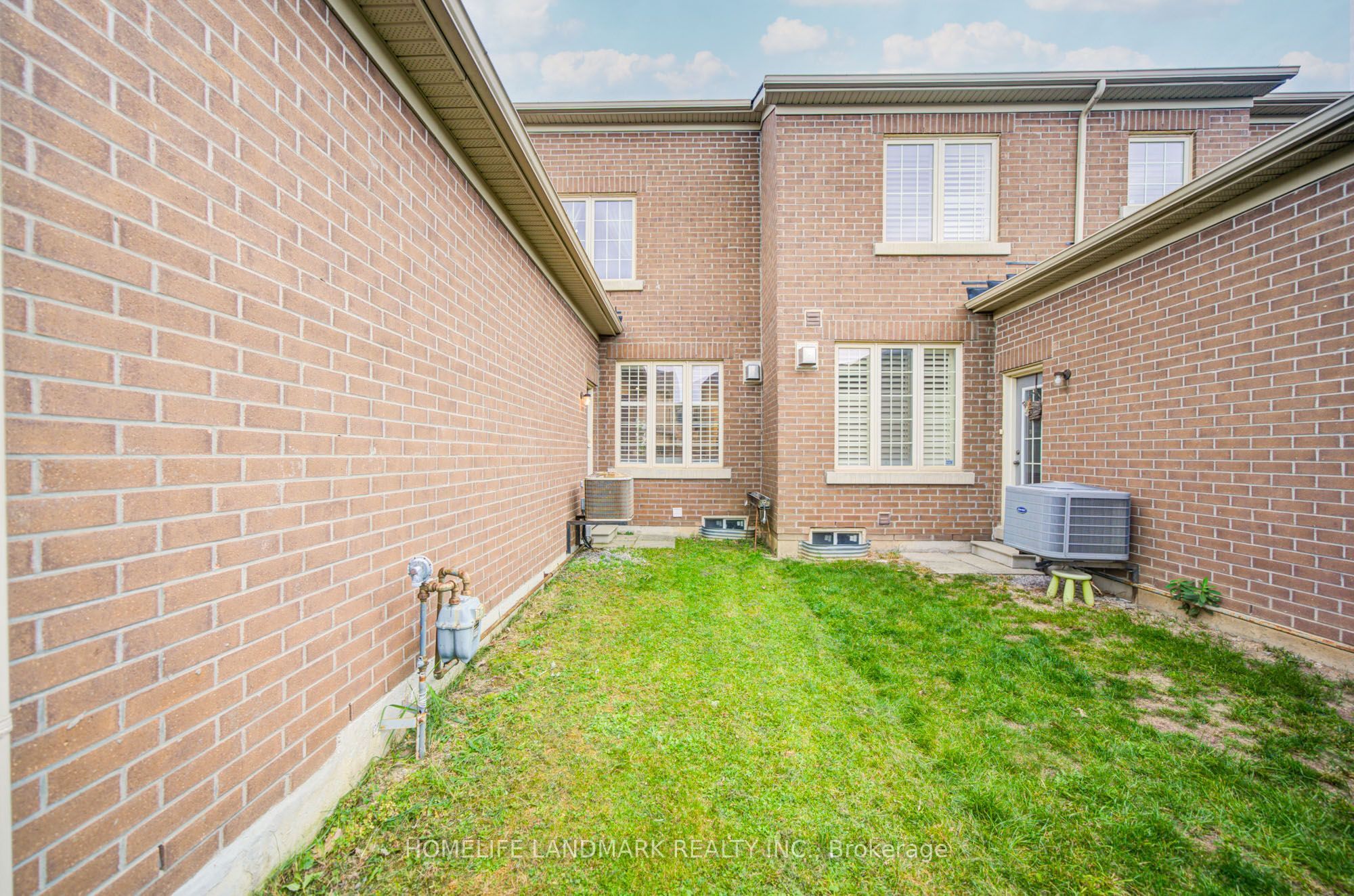 10483 Woodbine Avenue Property Photo 49