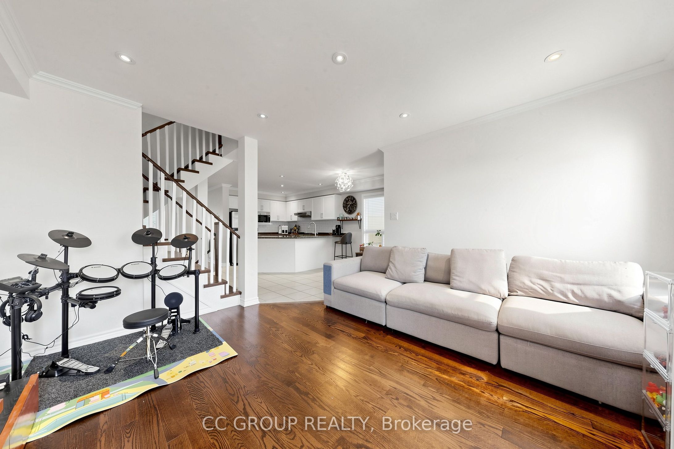 34 Glendennan Avenue Property Photo 16