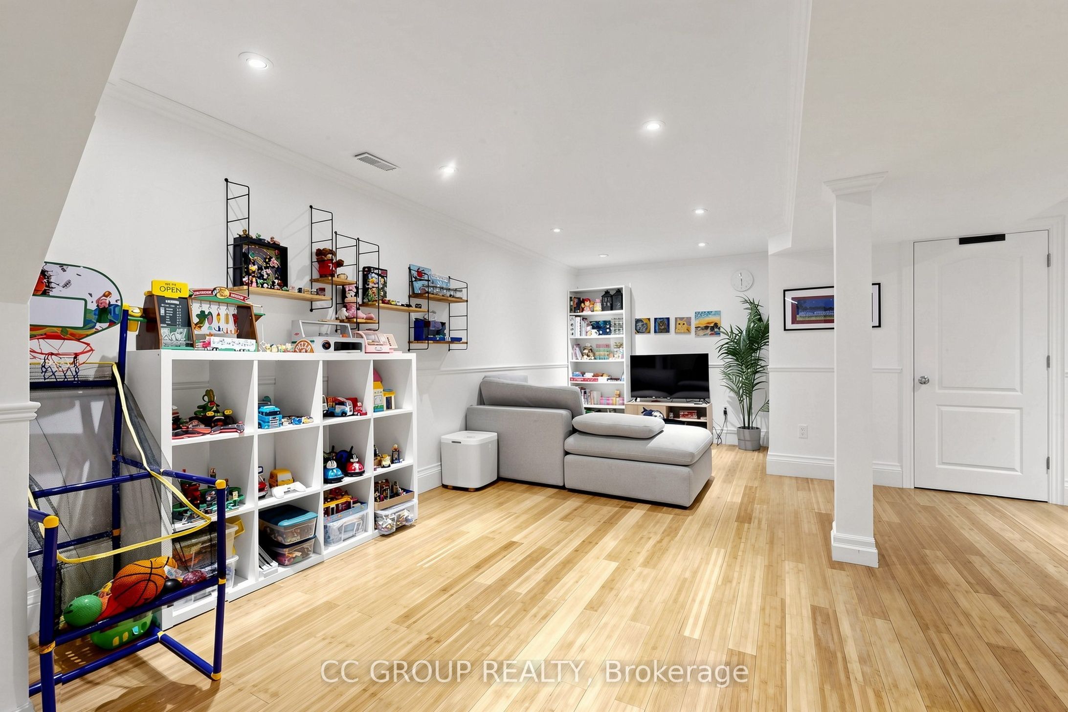 34 Glendennan Avenue Property Photo 29