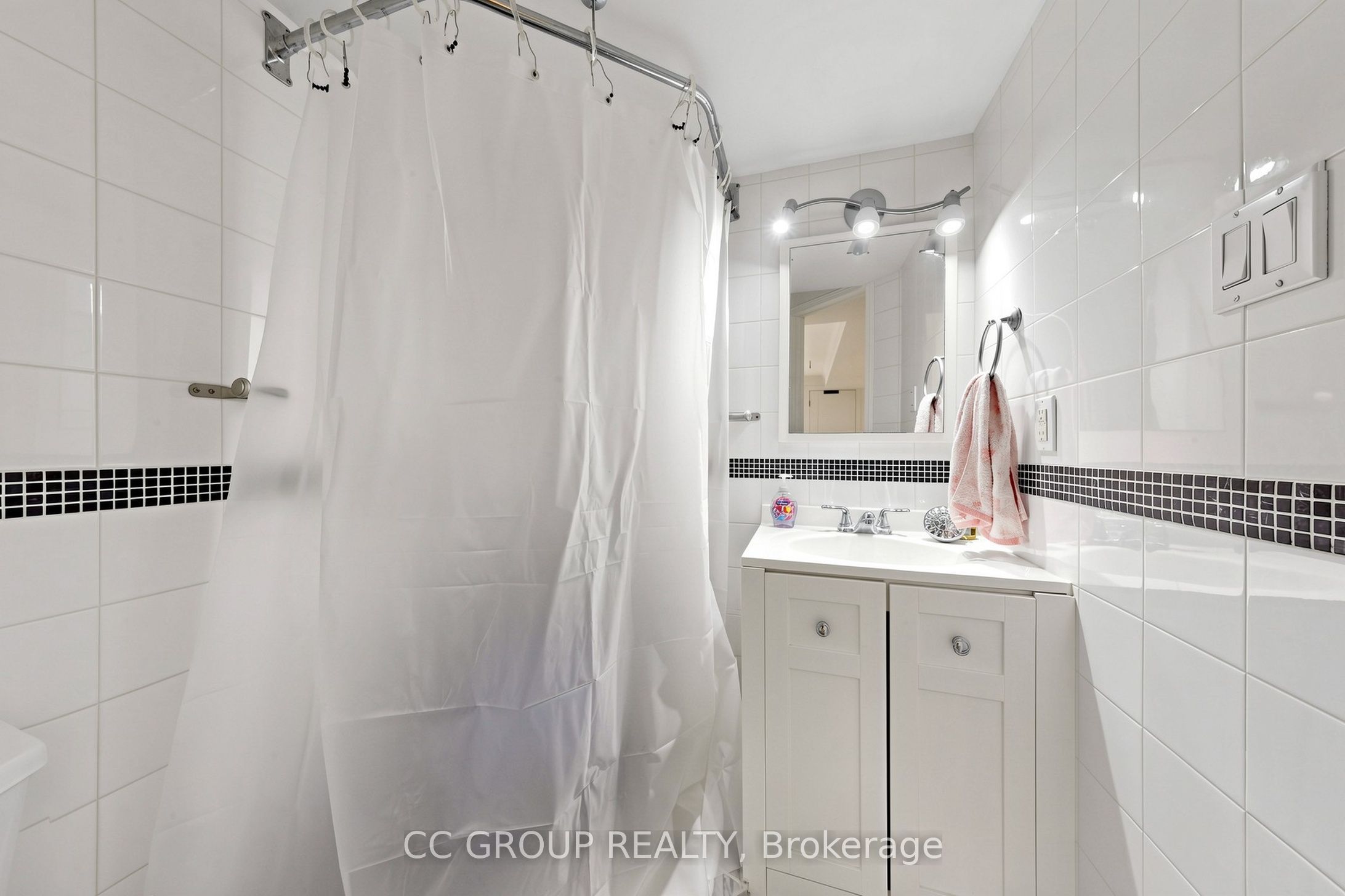 34 Glendennan Avenue Property Photo 33