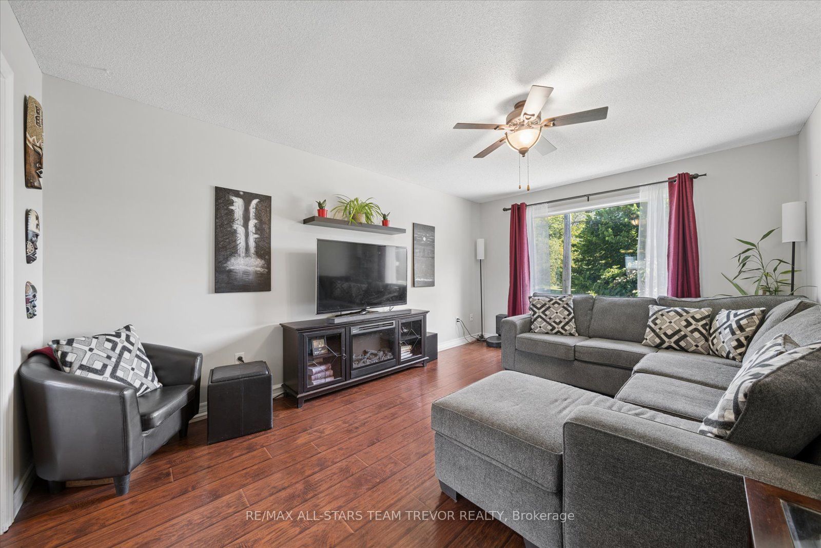 16 Evelyn Avenue Property Photo 2