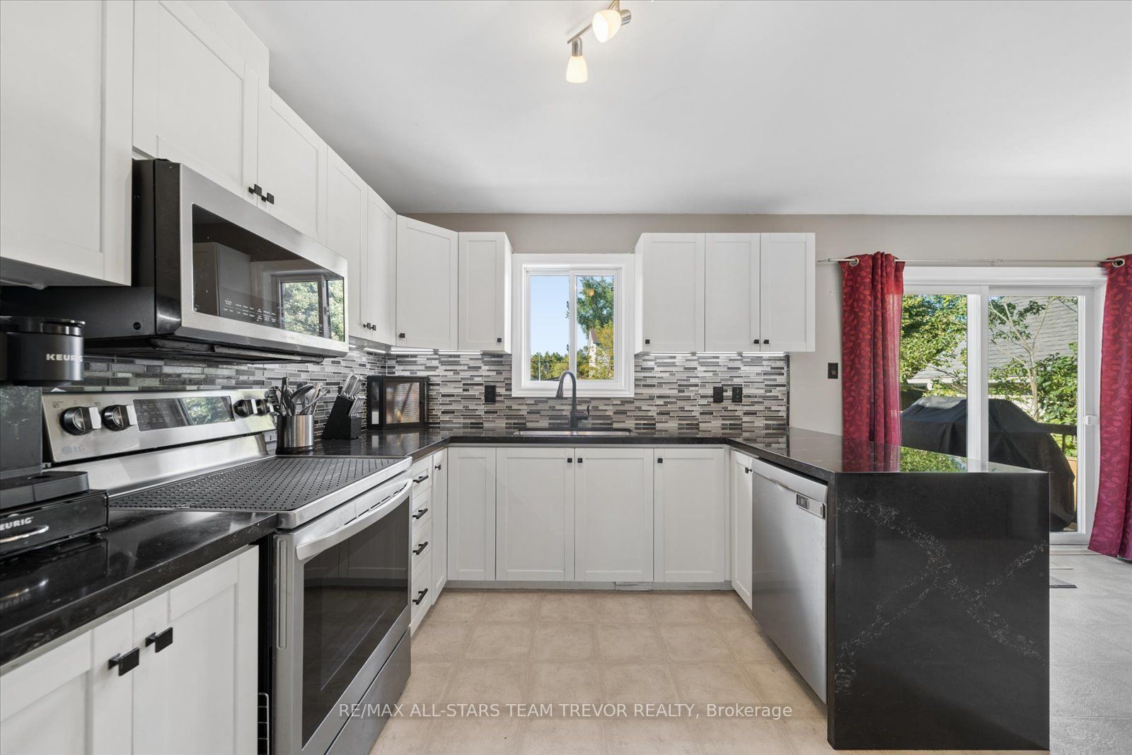 16 Evelyn Avenue Property Photo 13