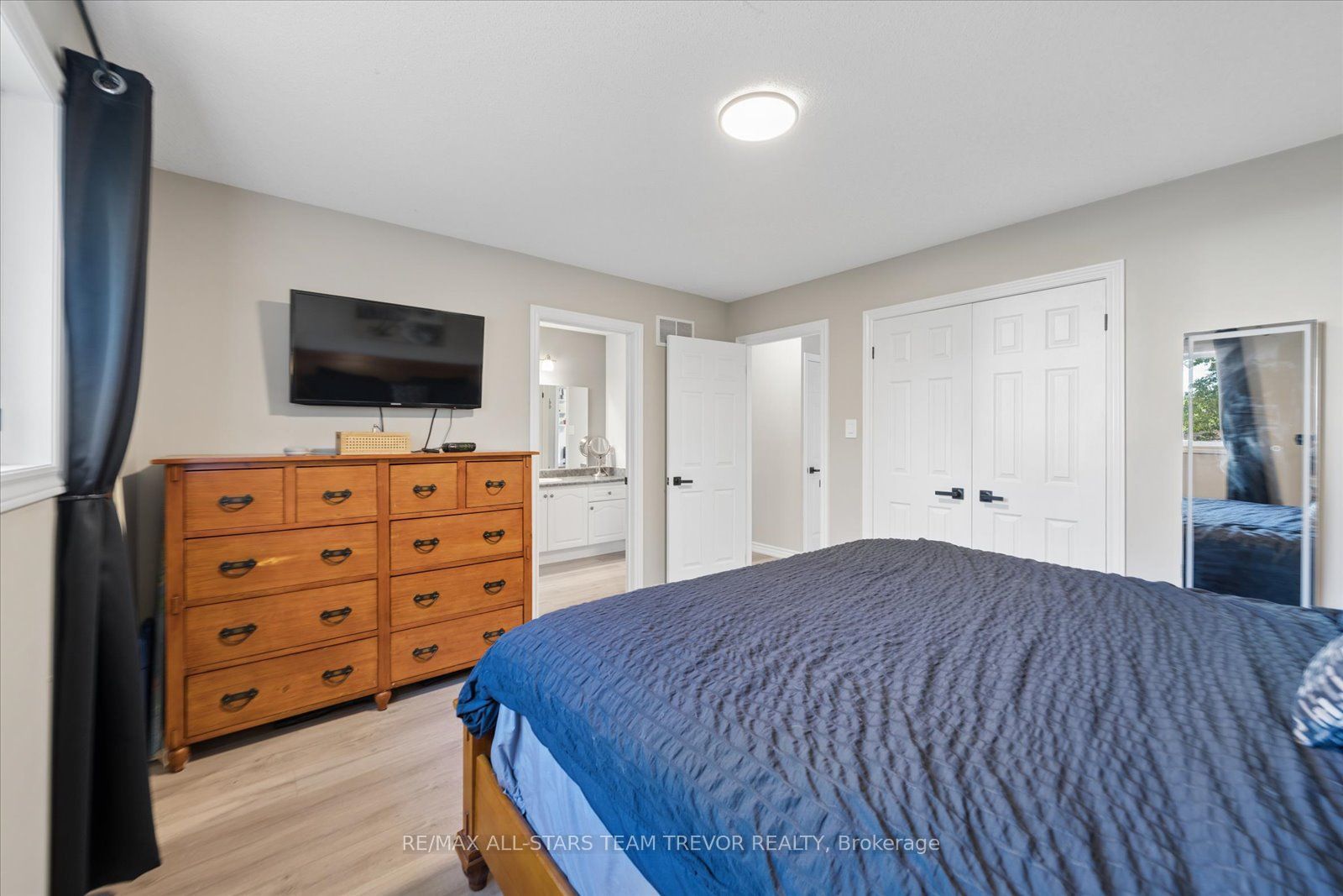 16 Evelyn Avenue Property Photo 21