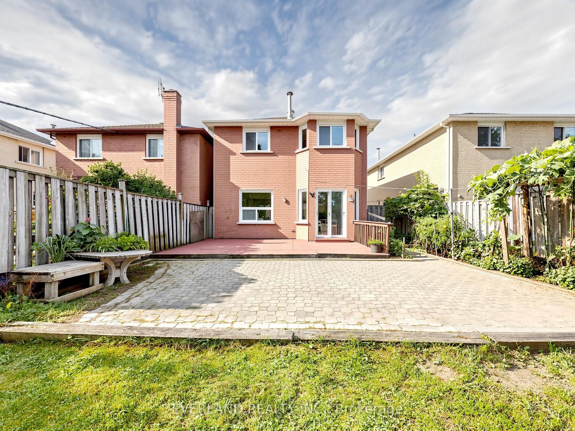 26 Erla Court Property Photo 45