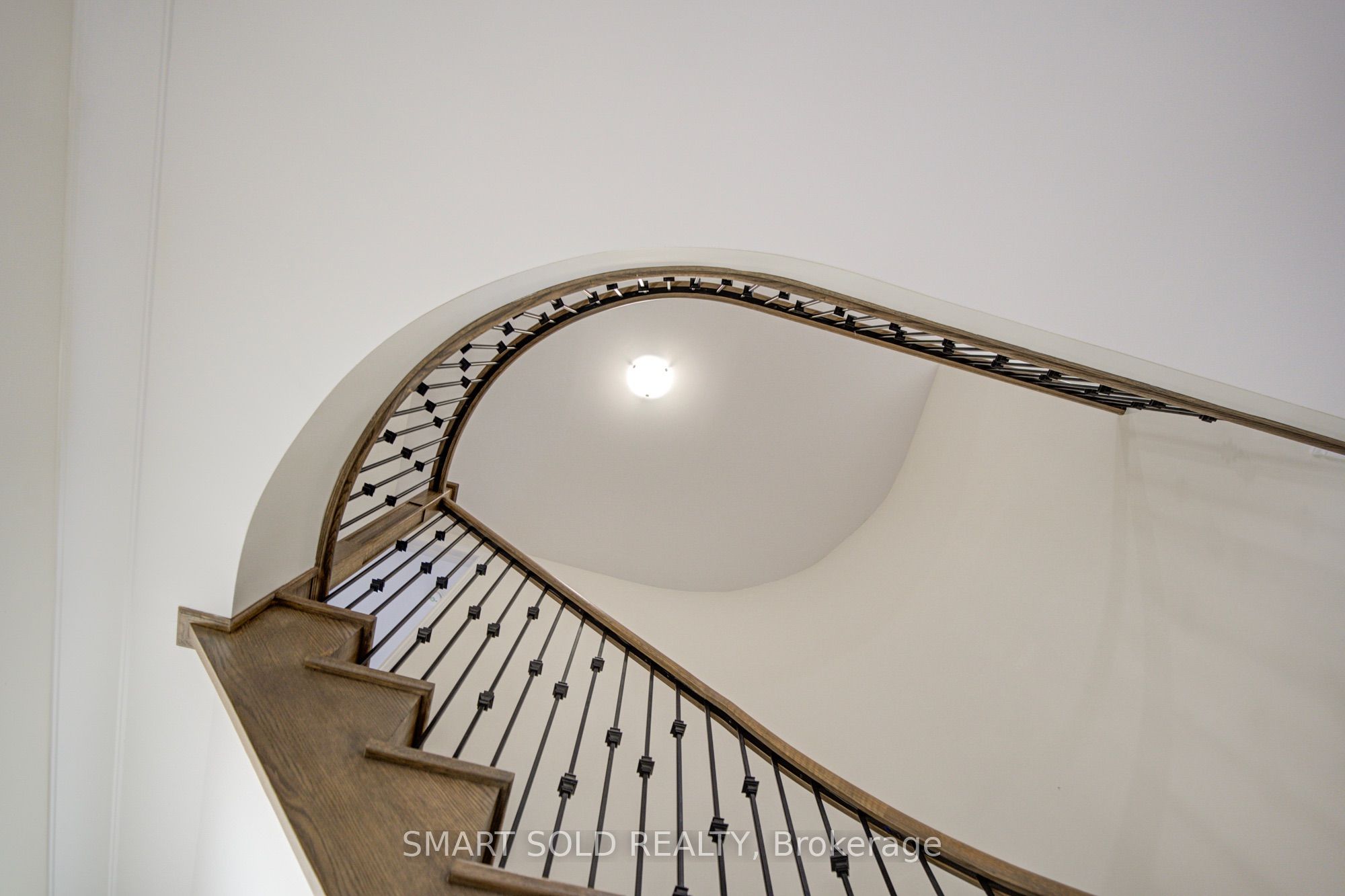 2 Menotti Drive Property Photo 10