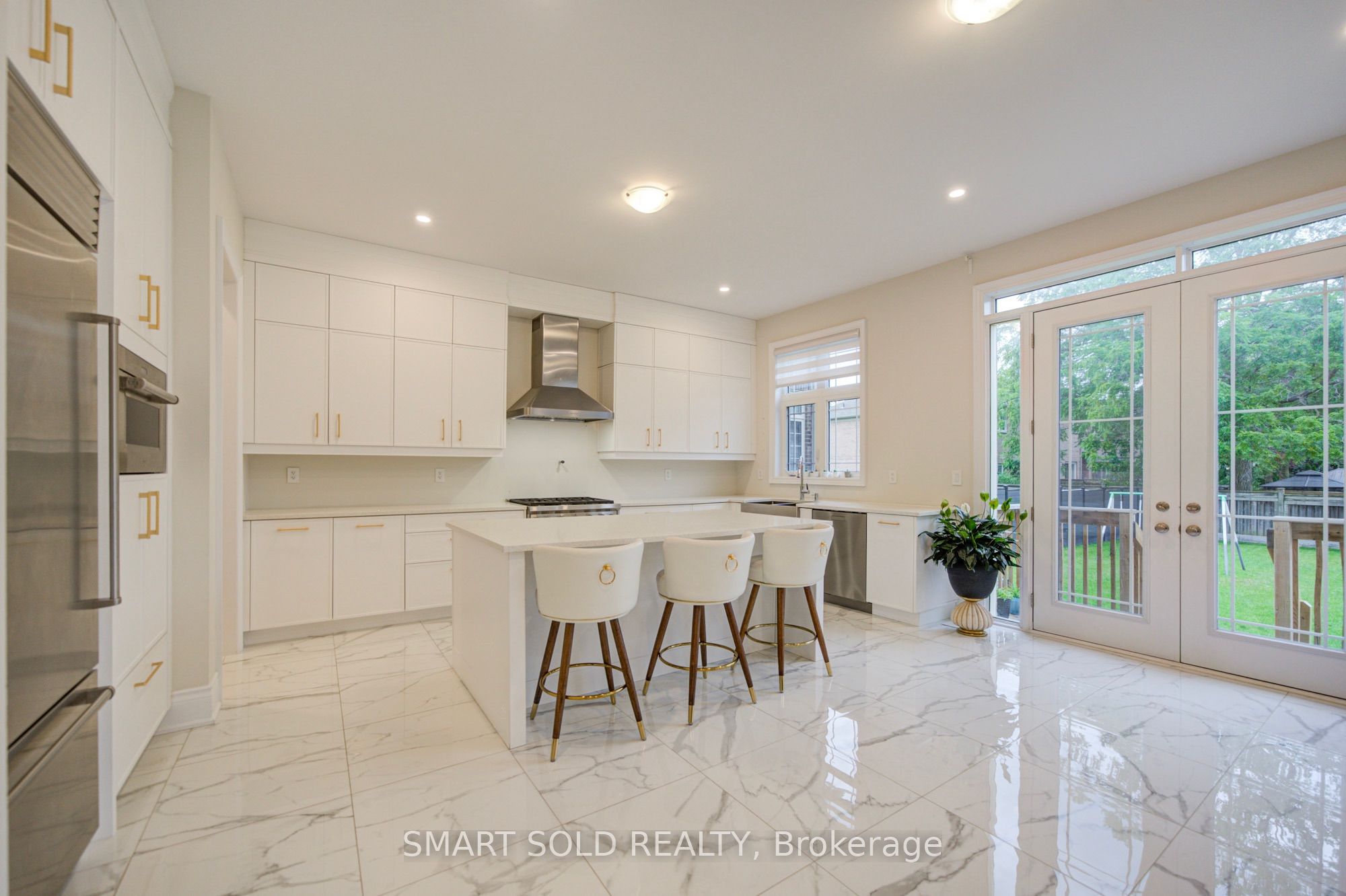 2 Menotti Drive Property Photo 15