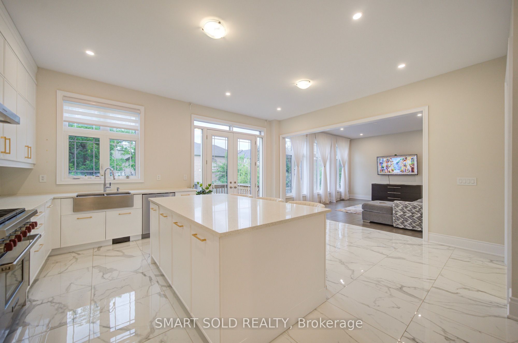 2 Menotti Drive Property Photo 21