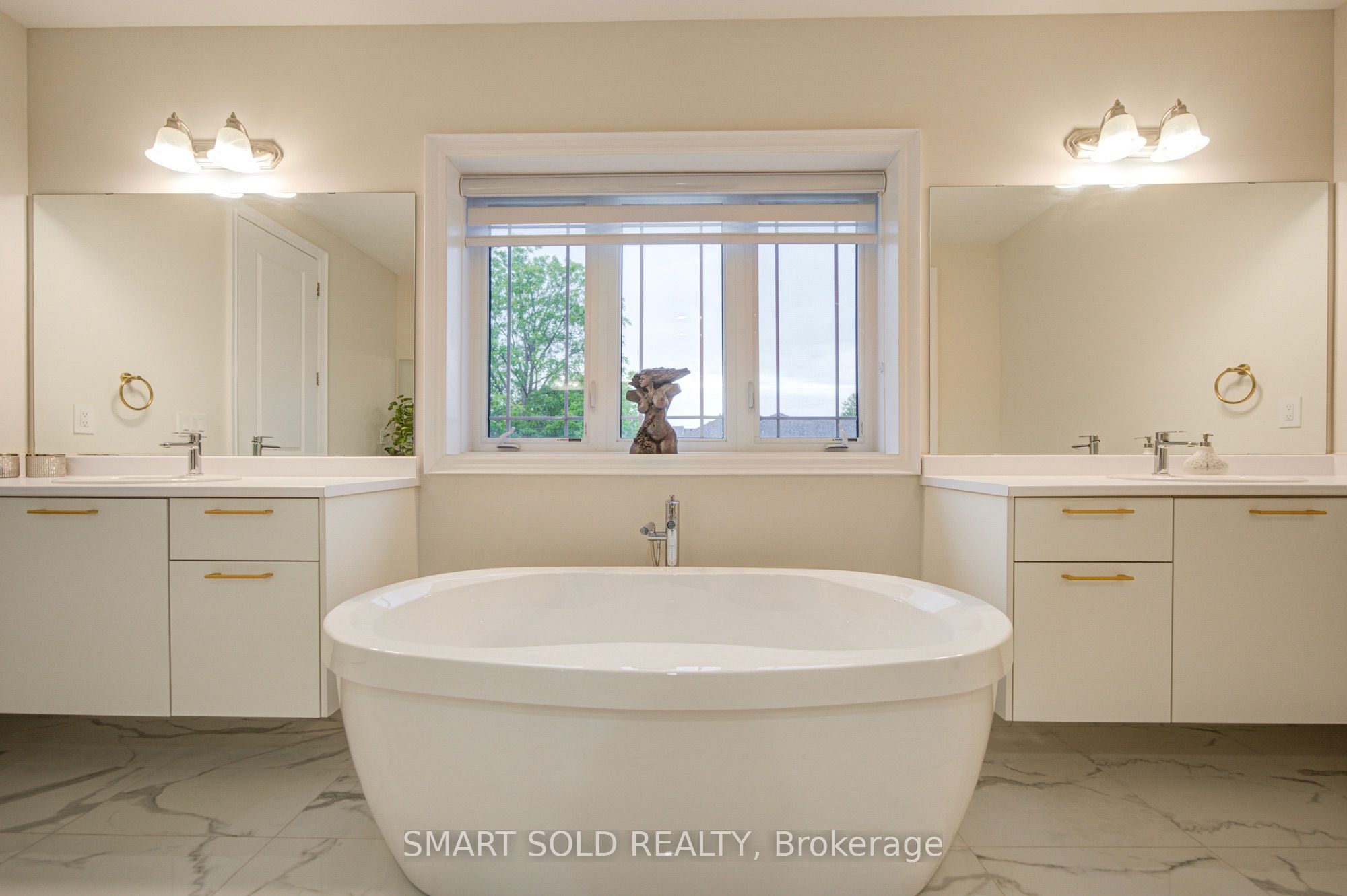 2 Menotti Drive Property Photo 32